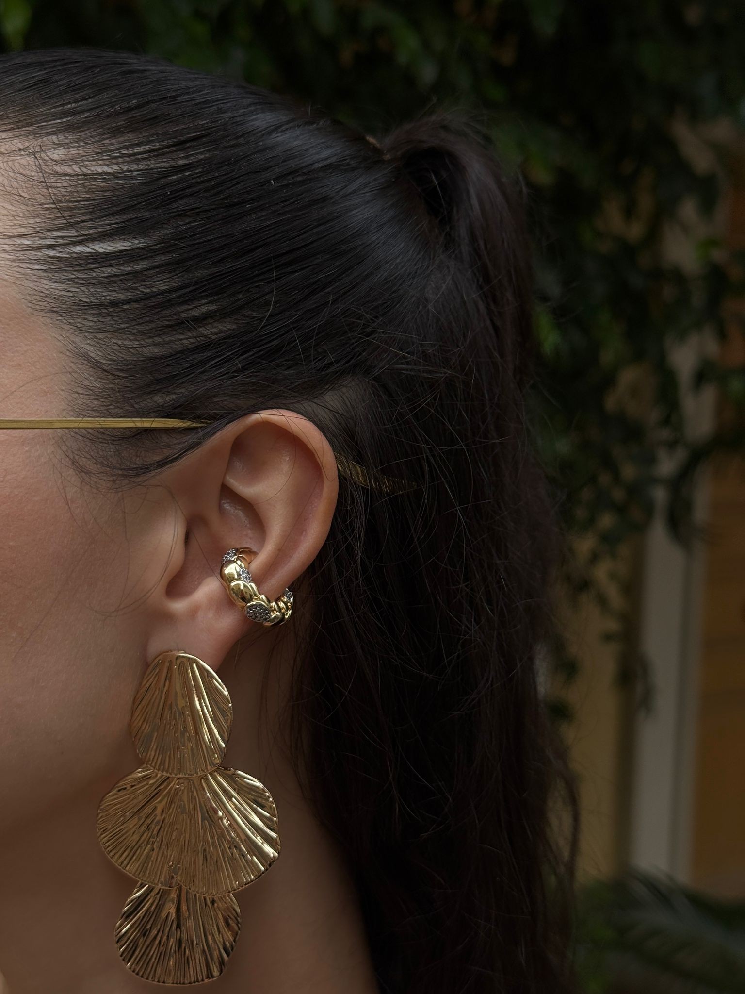 Taş detaylı tasarım earcuff