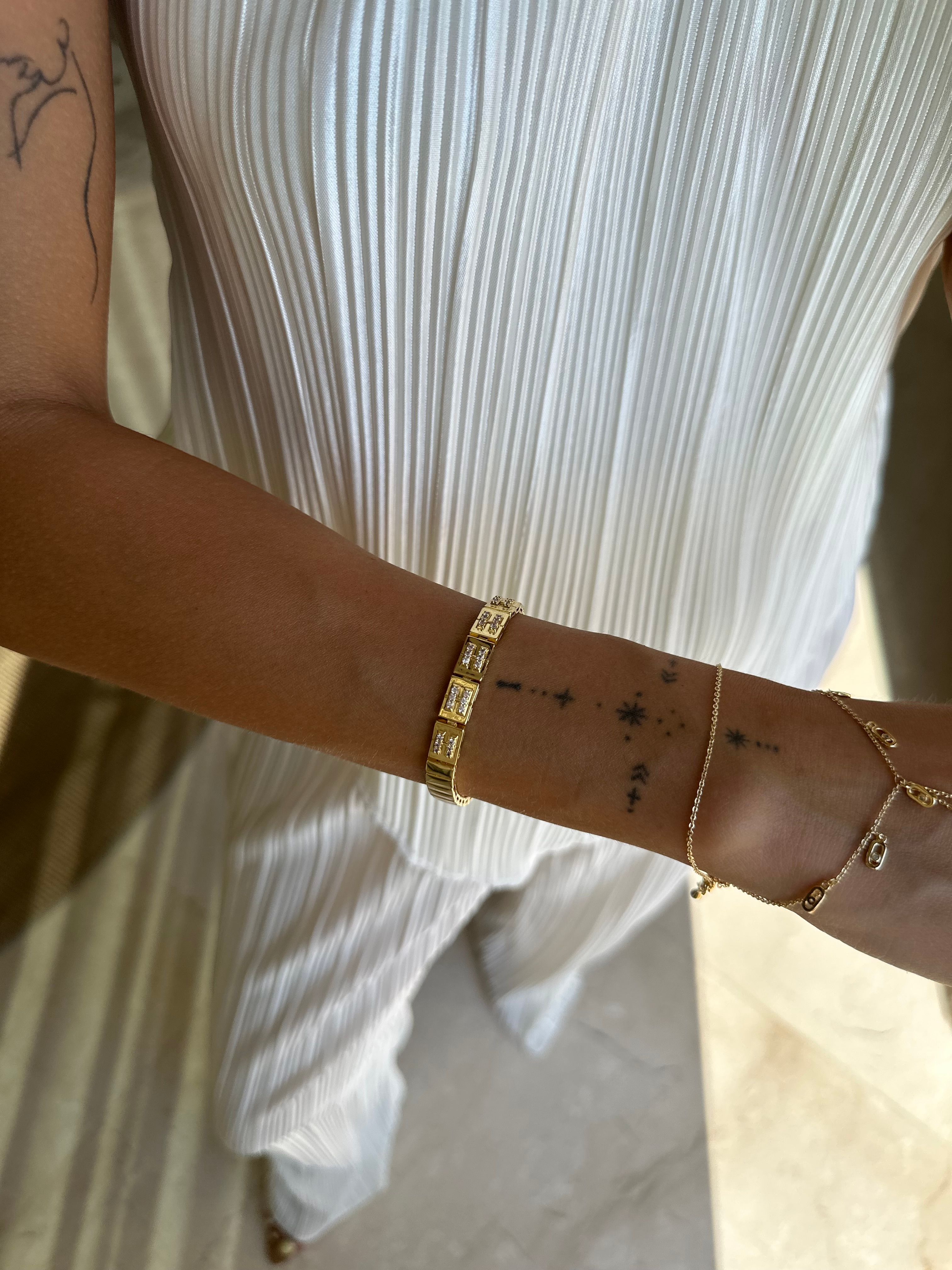 Marka model taş detaylı gold bileklik 