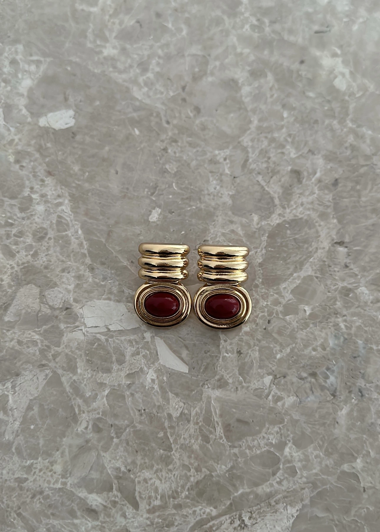 Bordo mineli gold asimetrik küpe