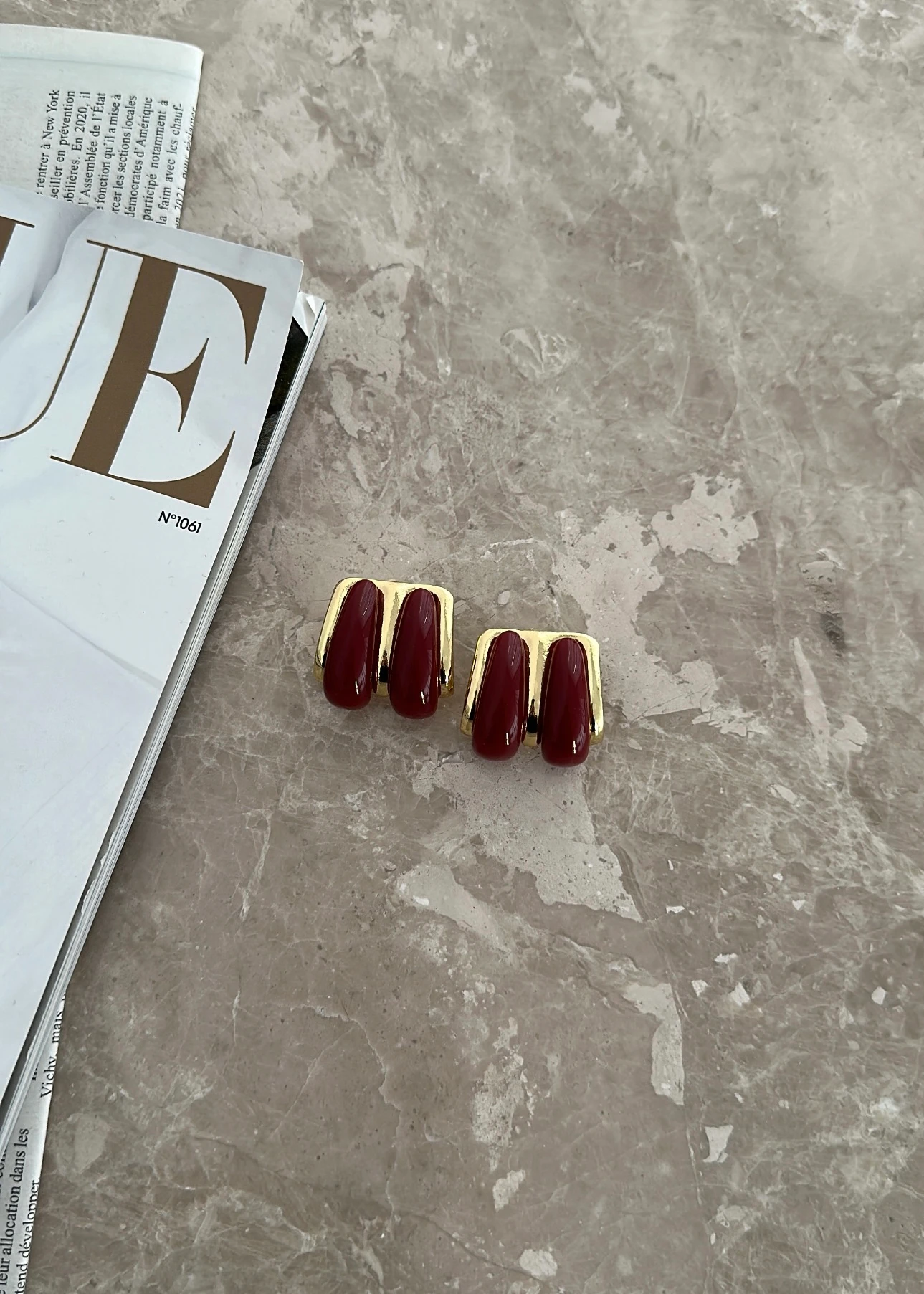 Bordo mineli gold detaylı küpe