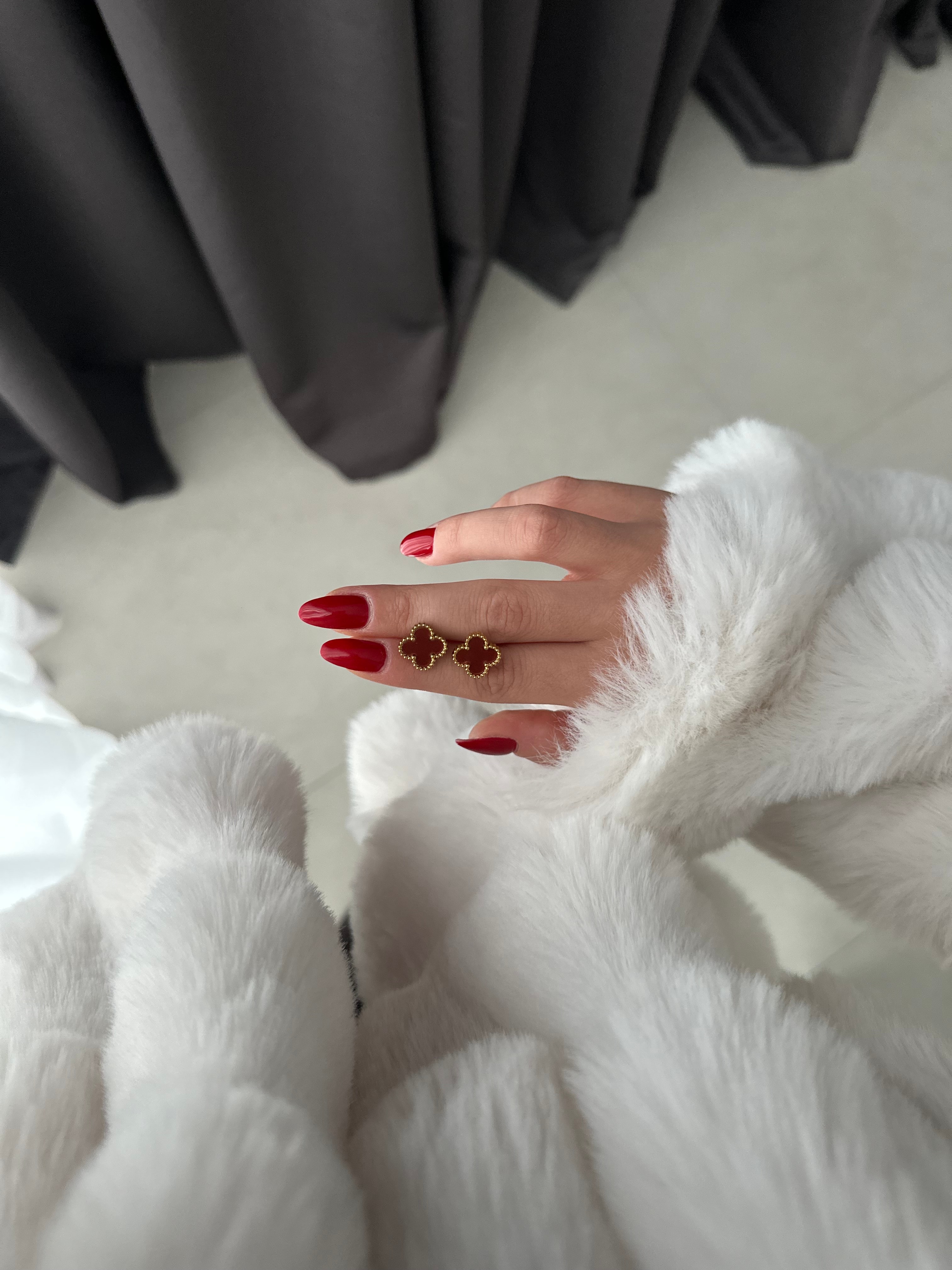 Marka model bordo çelik küpe 