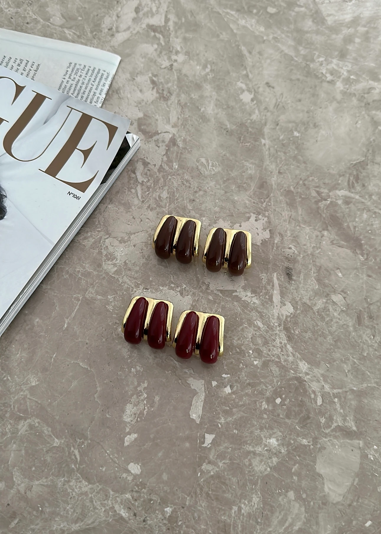 Bordo mineli gold detaylı küpe