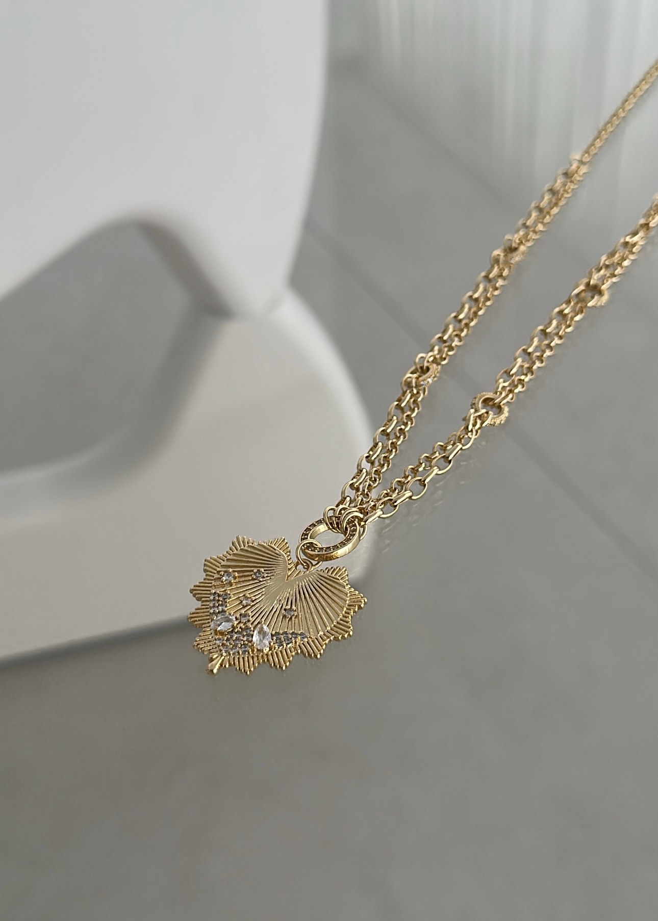 Özel zincir kalp detaylı kolye