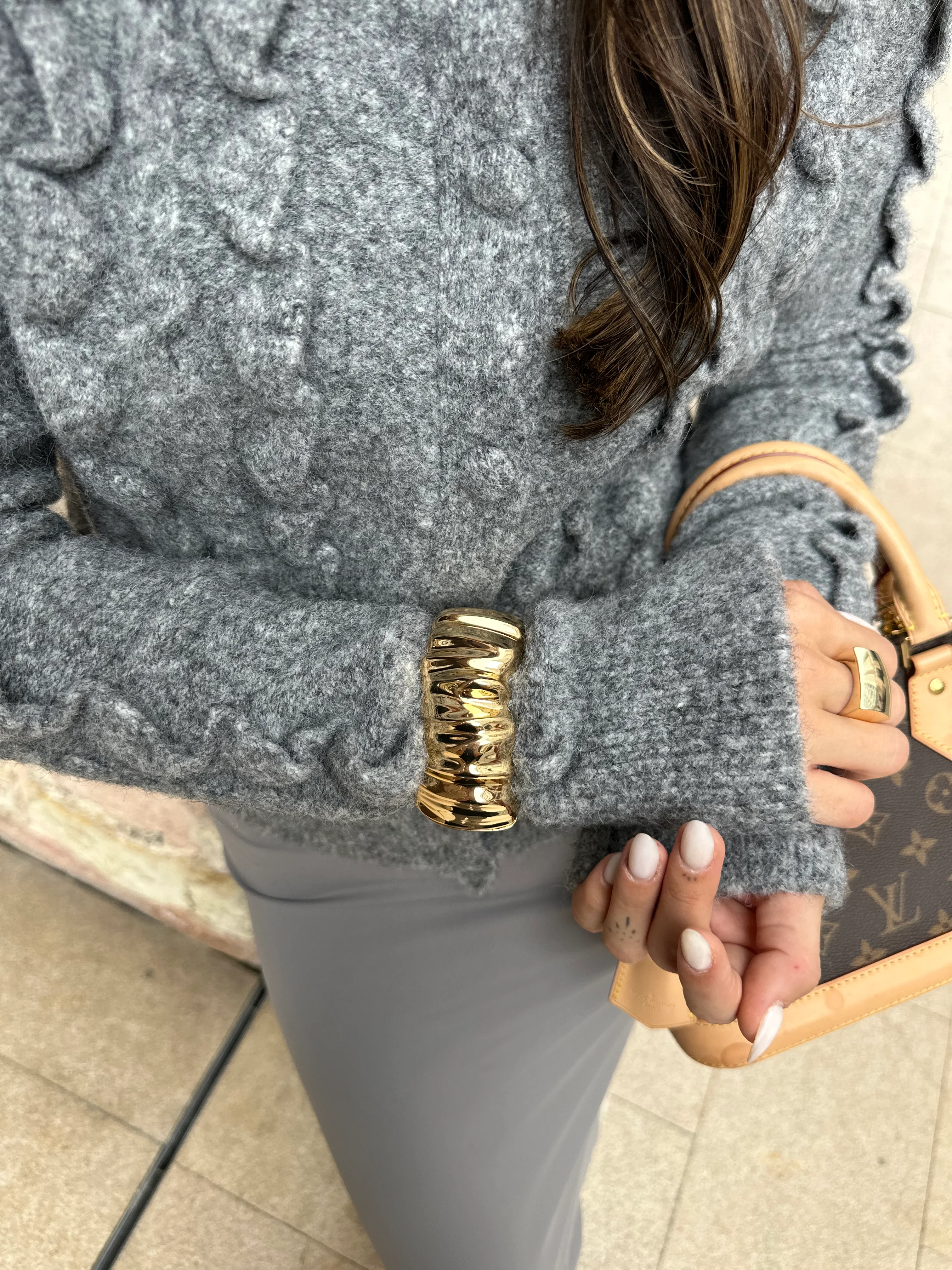 Asimetrik kalın kelepçe bileklik 