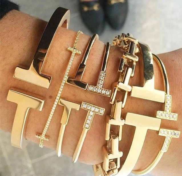 Taş detaylı marka model bileklik 