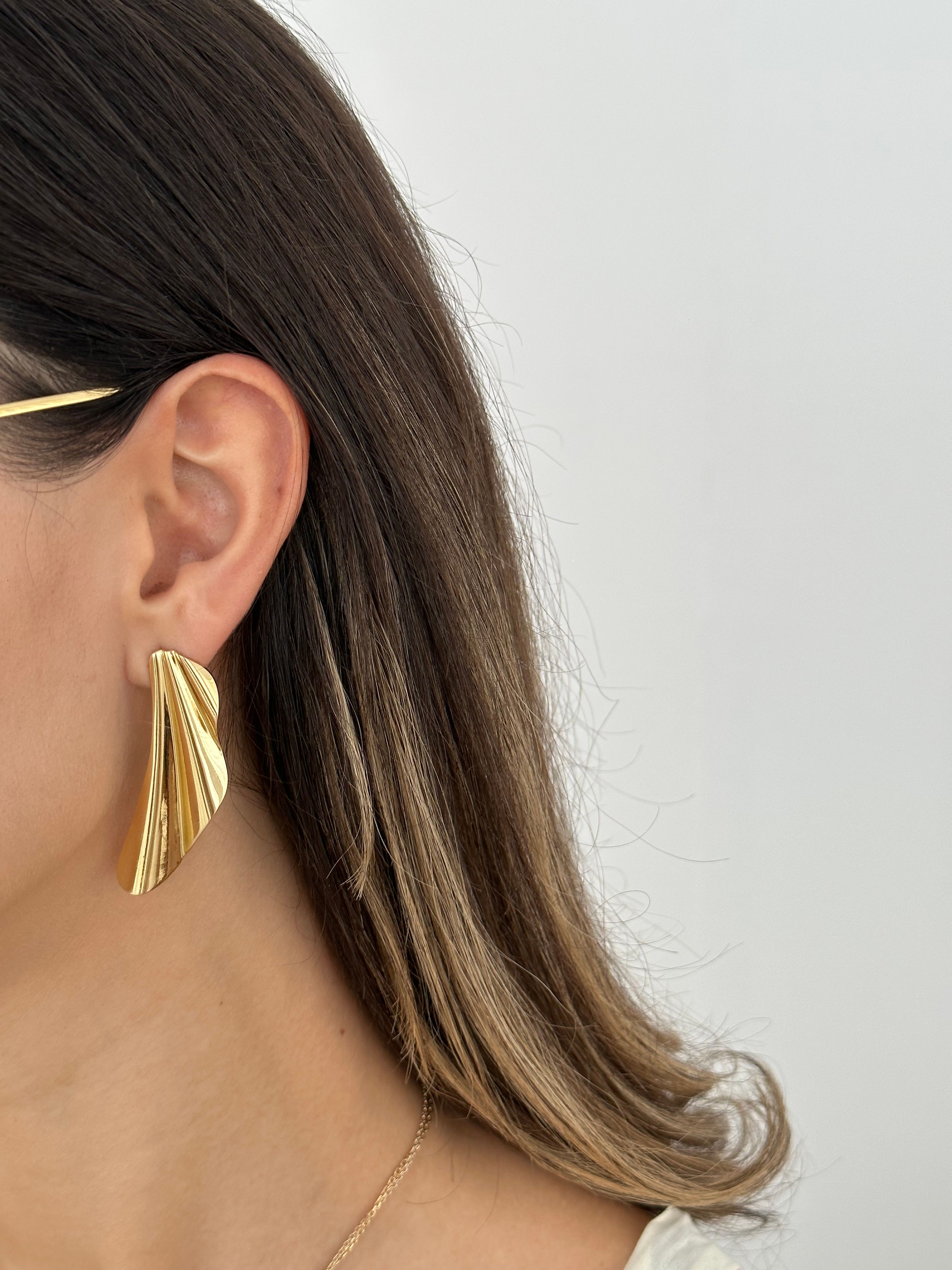 Gold asimetrik küpe 