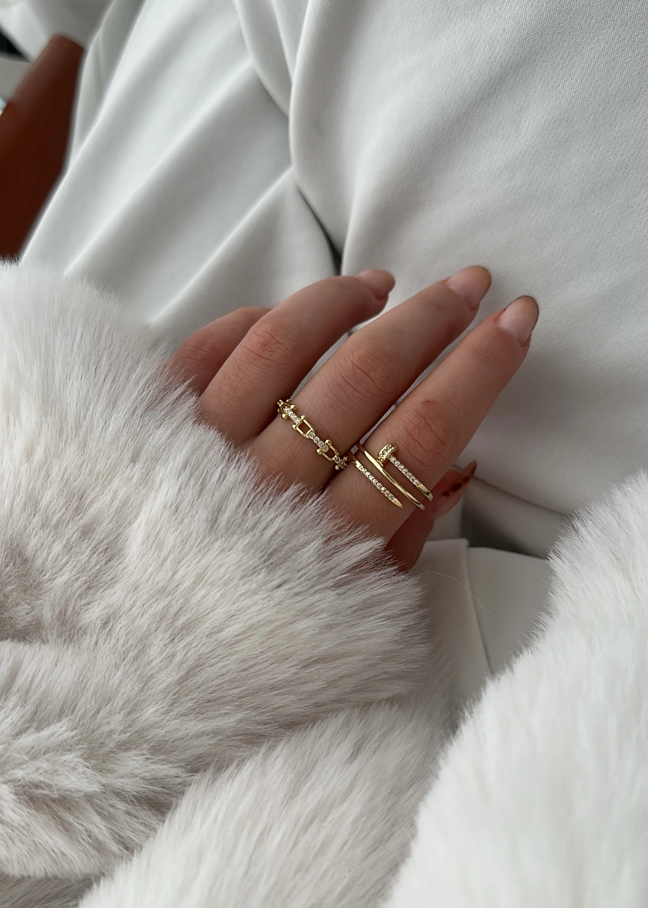 Taş detaylı çivi yüzük 1