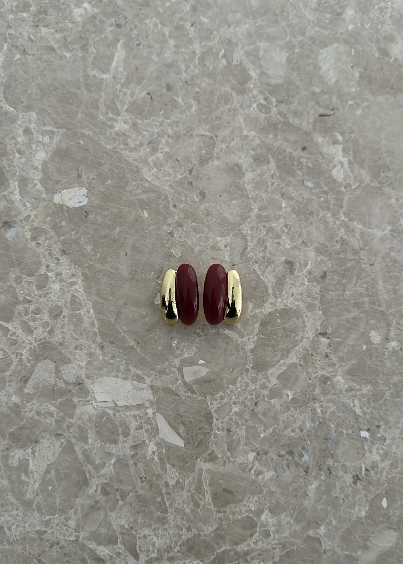 Bordo mineli gold detaylı küpe