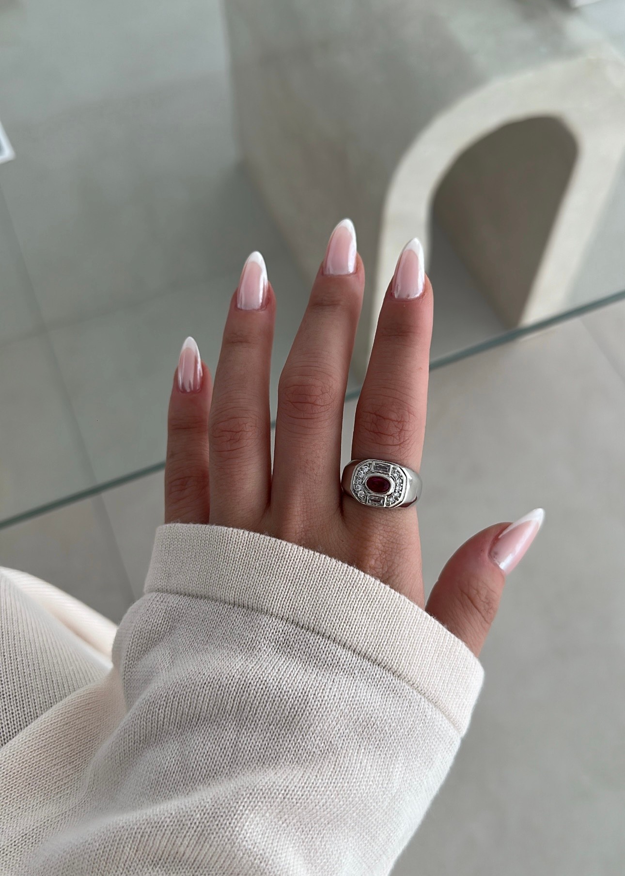 Pembe taşlı silver renk yüzük 