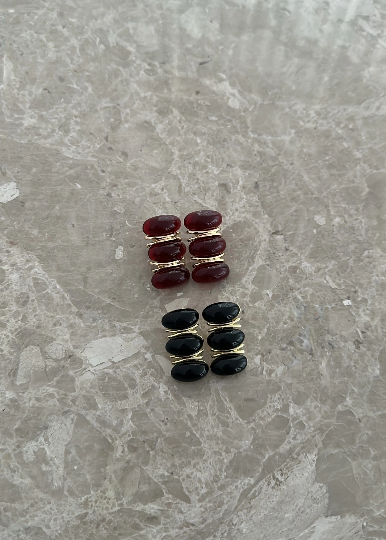 Siyah mineli tasarım küpe 