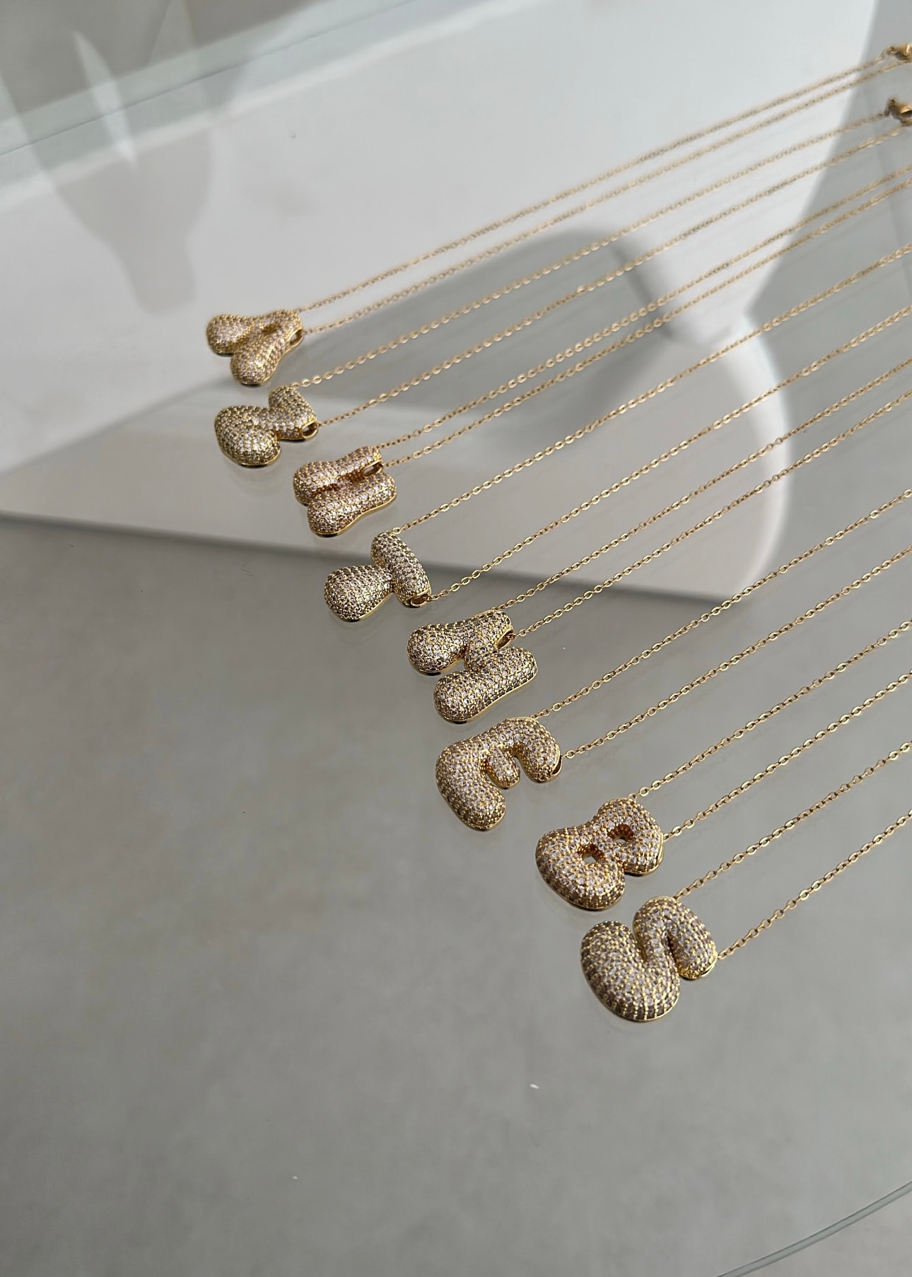 Bubble taşlı çelik harf kolye 