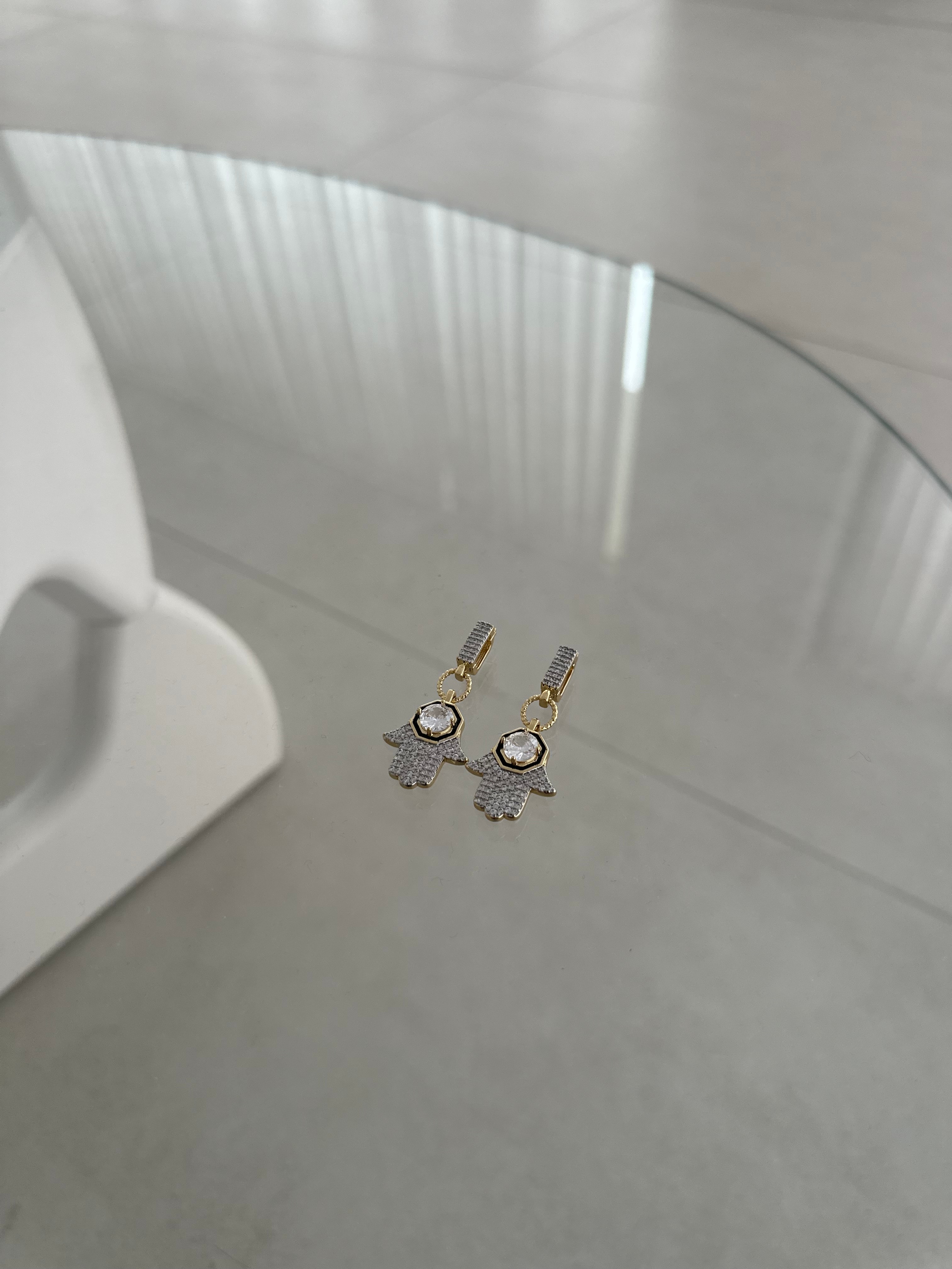 Taş detaylı sallantılı küpe 