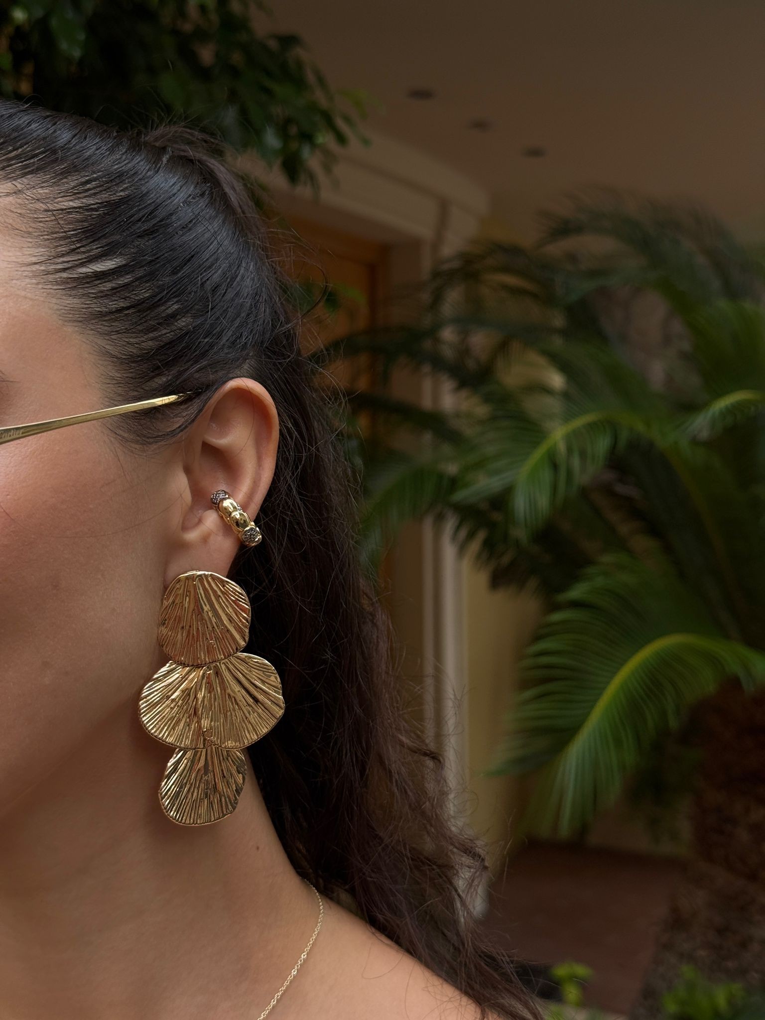 Taş detaylı tasarım earcuff