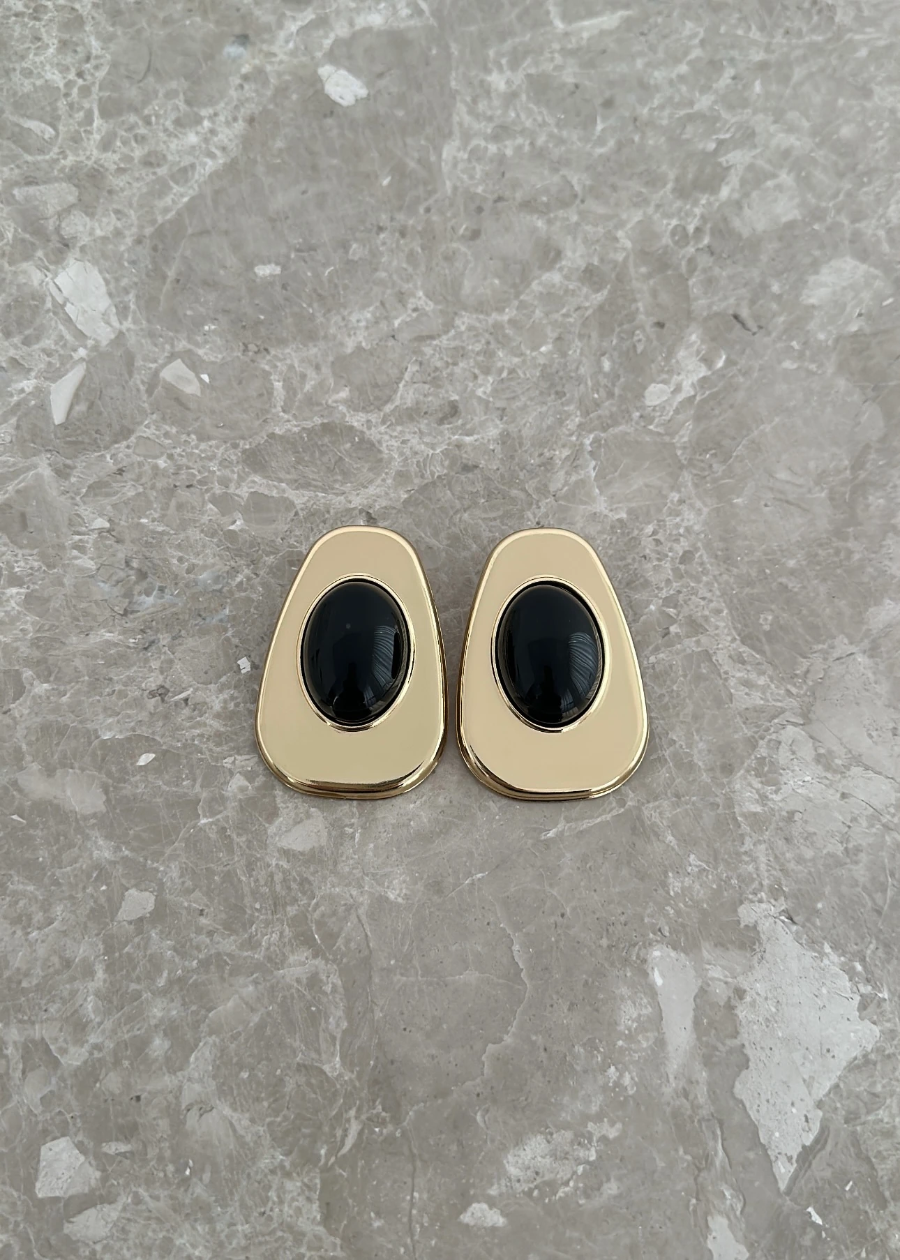 Siyah mineli plaka küpe 