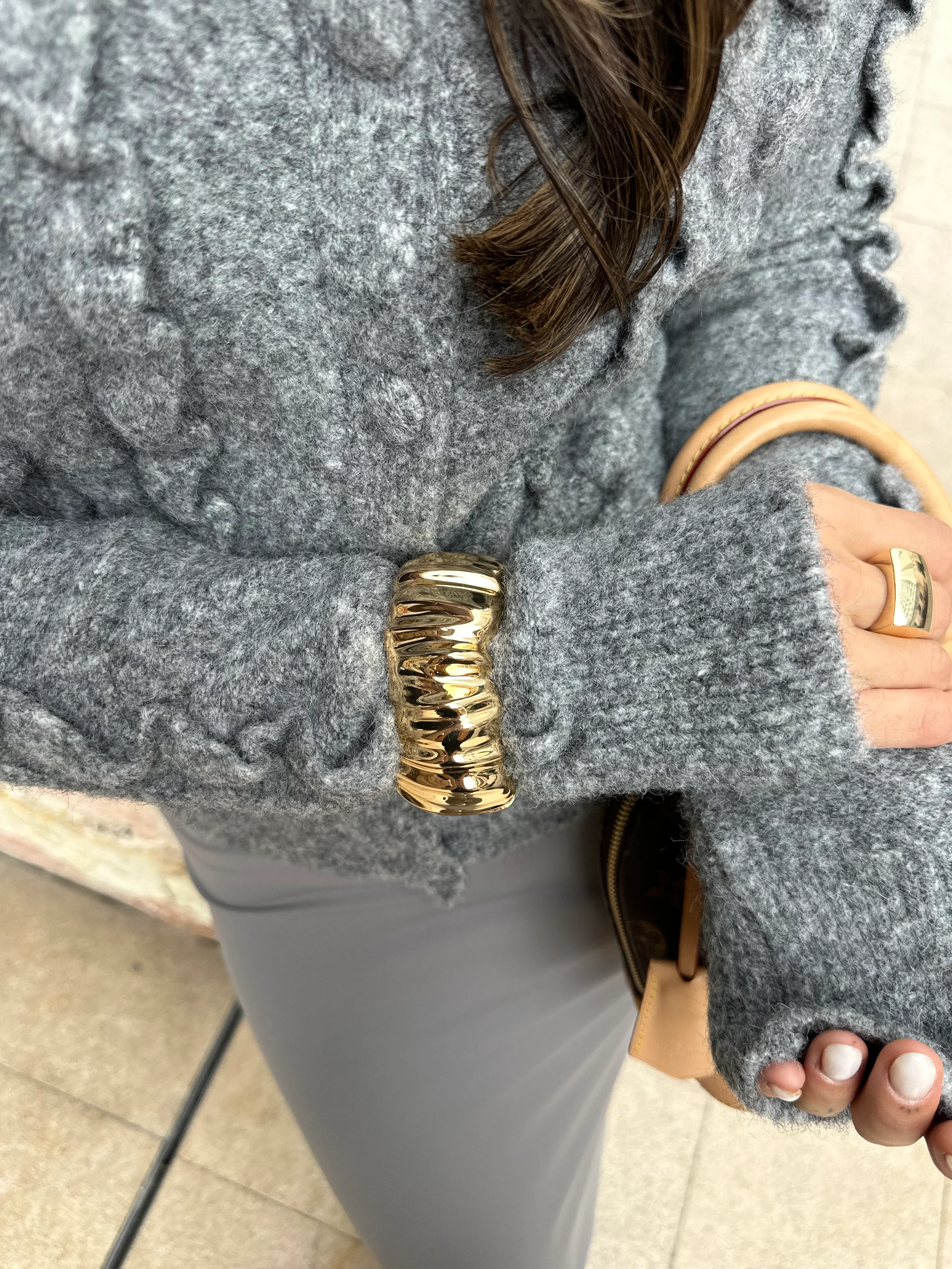 Asimetrik kalın kelepçe bileklik 