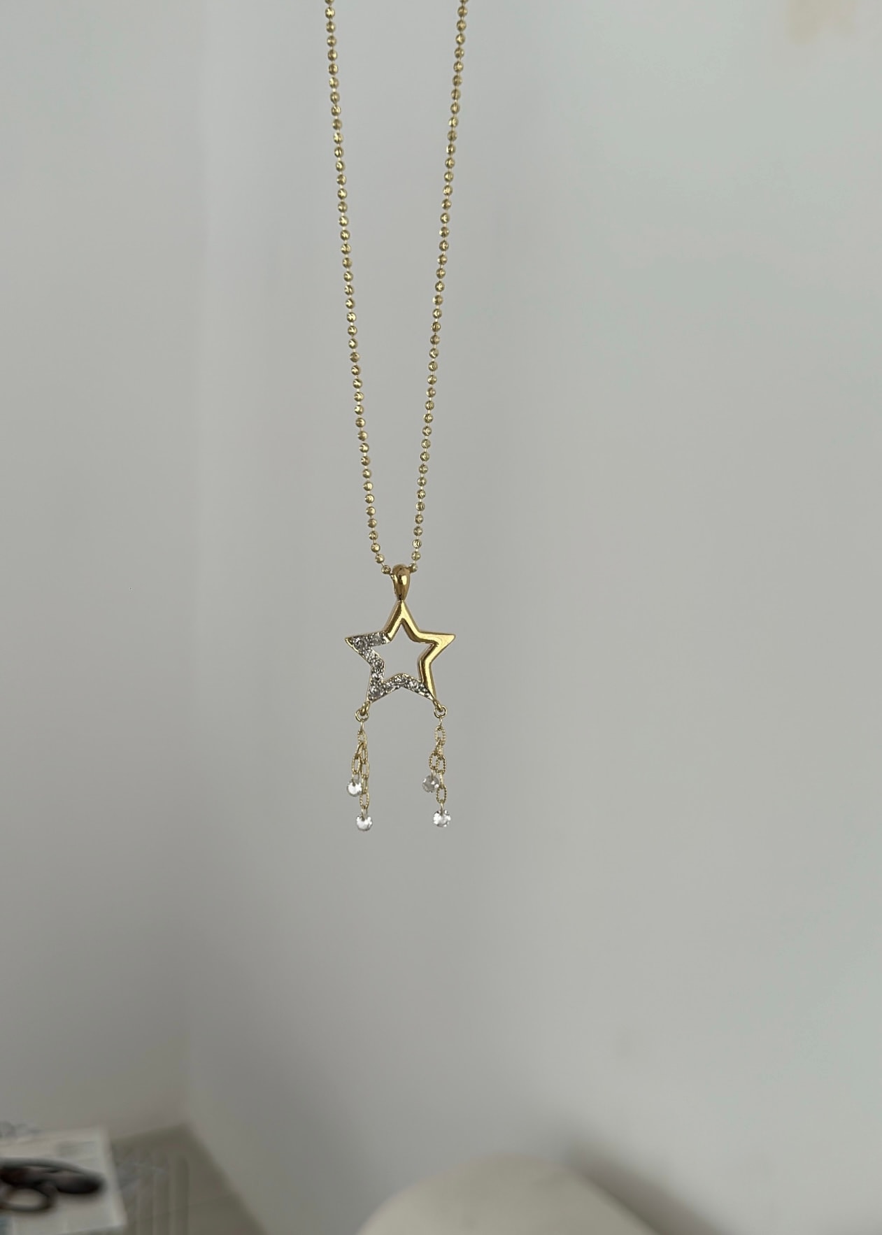 Yıldız sallantı detaylı kolye 