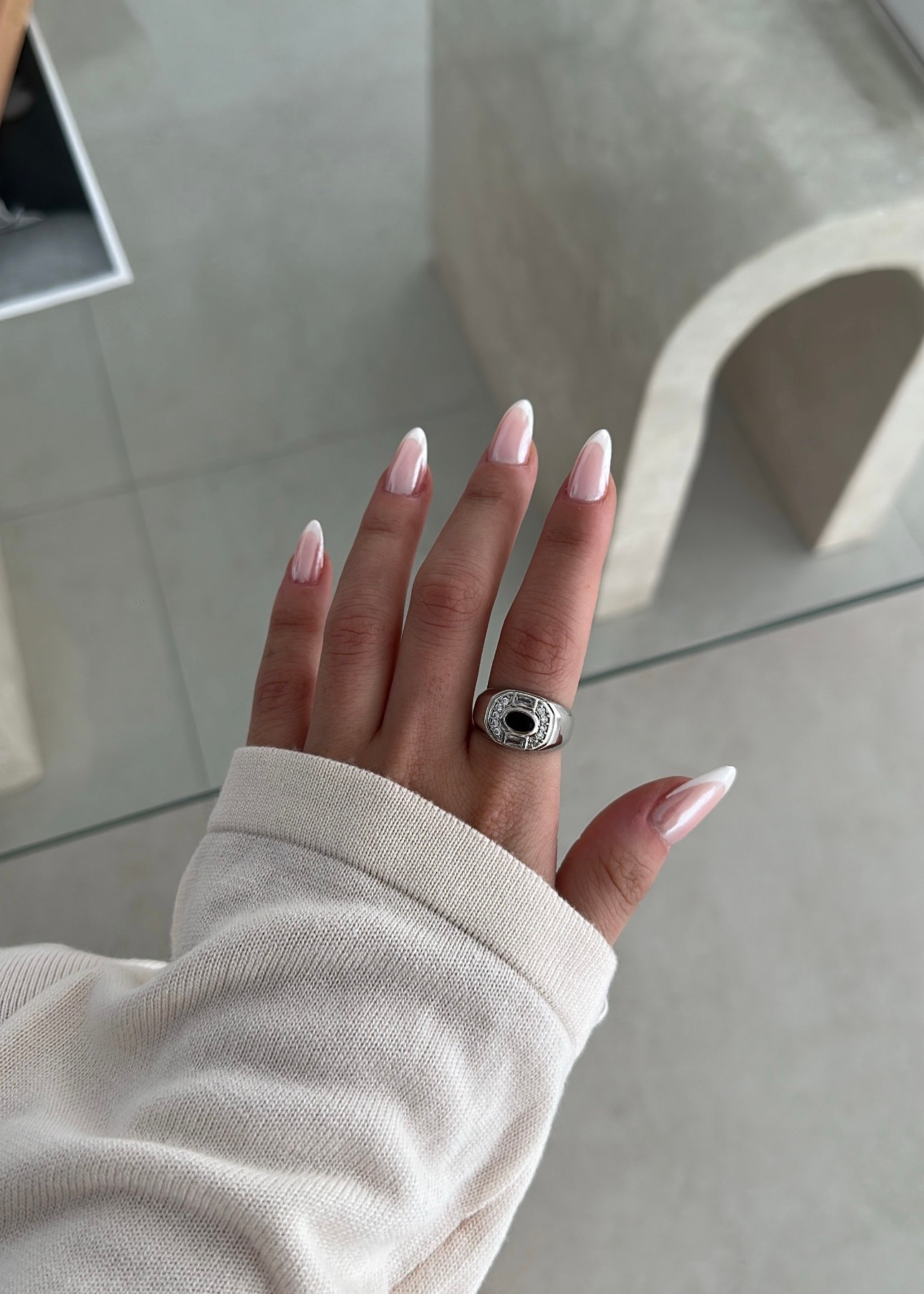 Siyah taşlı silver renk yüzük 