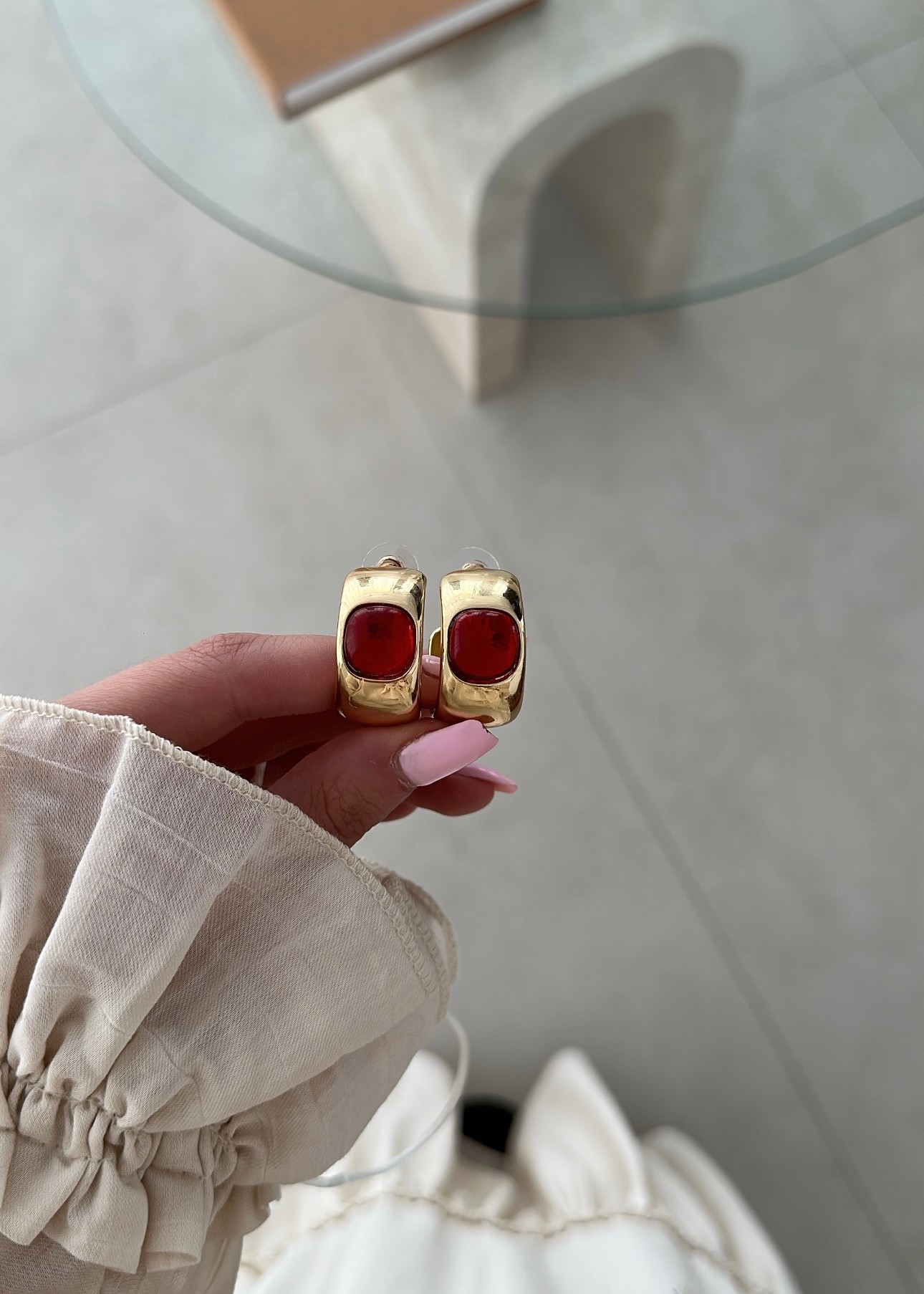 Bordo taşlı gold halka küpe