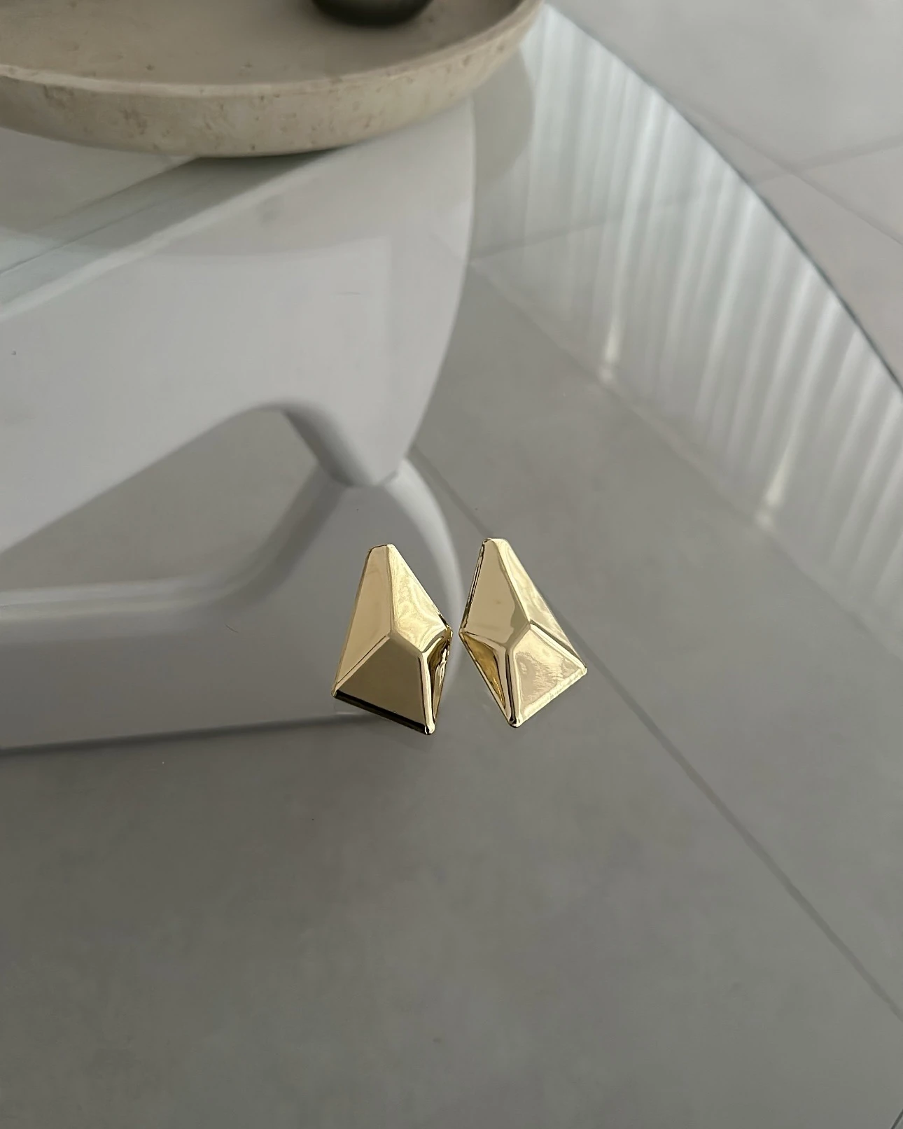 Gold asimetrik küpe 