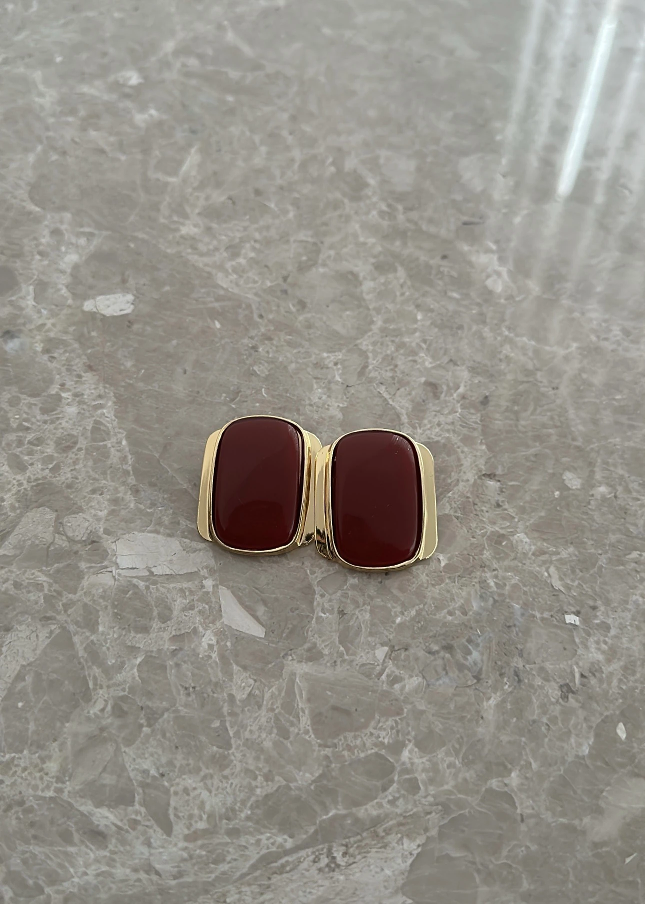 Bordo mineli gold detaylı küpe 