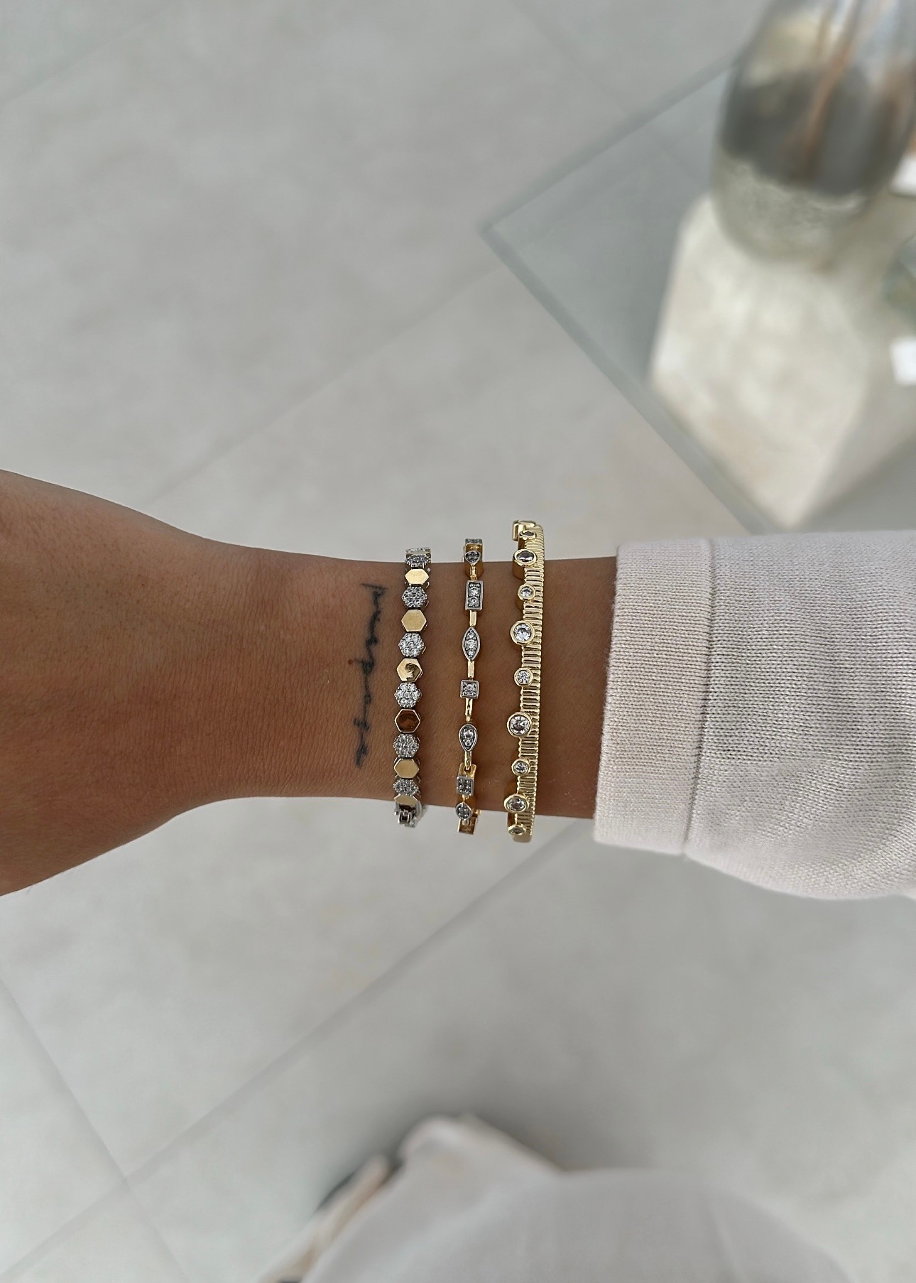 Gold silver asimetrik taşlı bileklik 