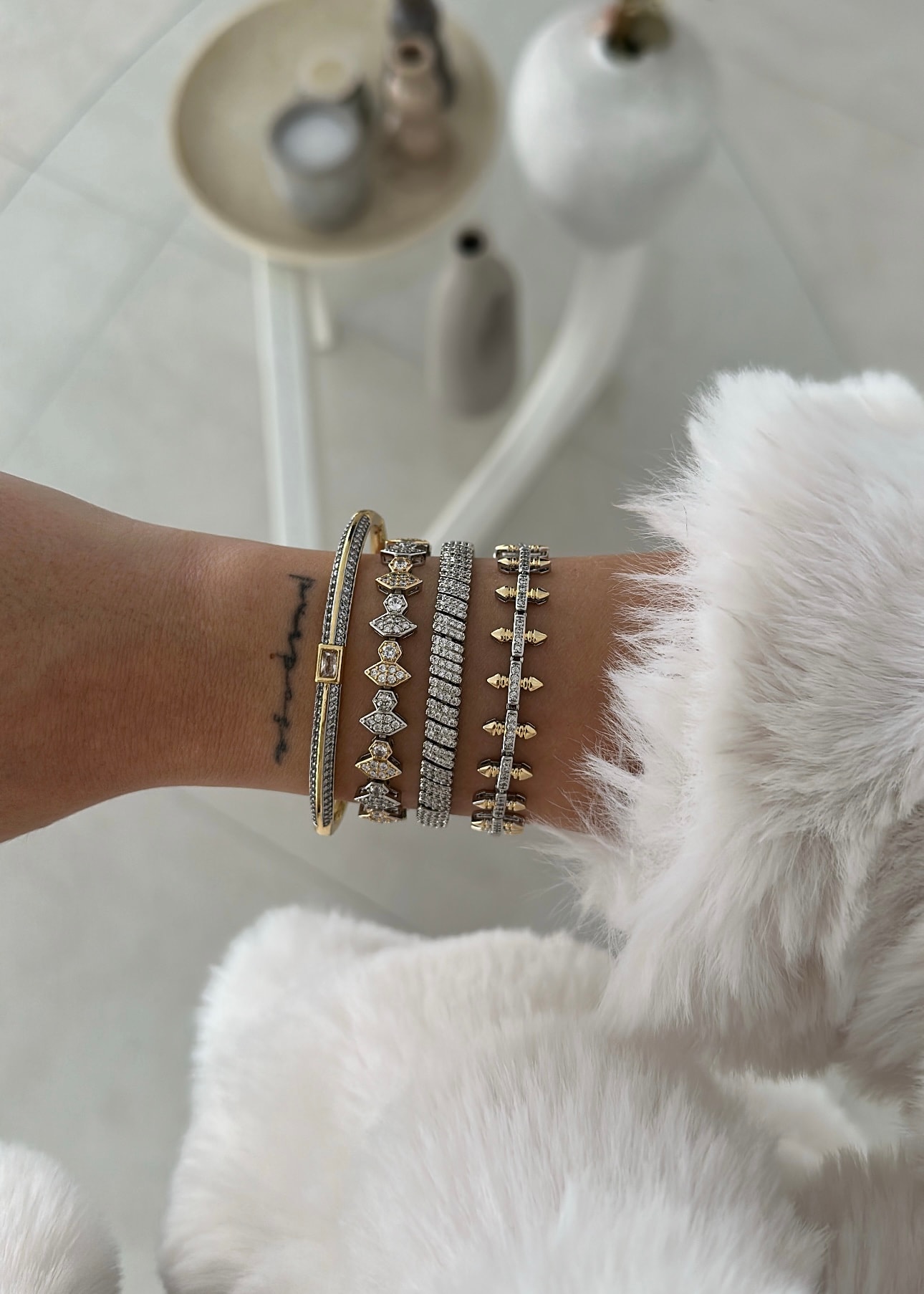 Silver taşlı yanları gold bileklik 3