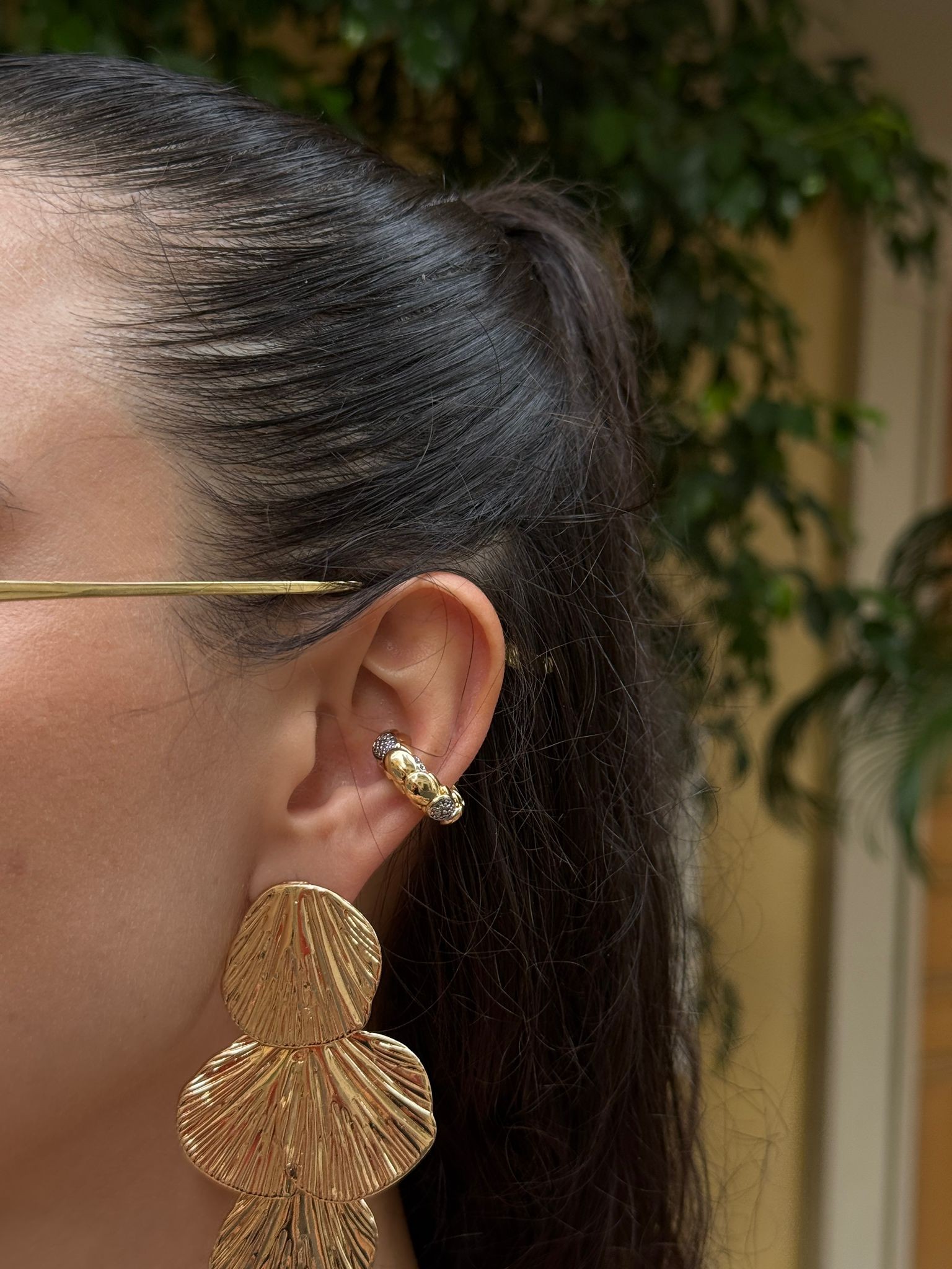 Taş detaylı tasarım earcuff
