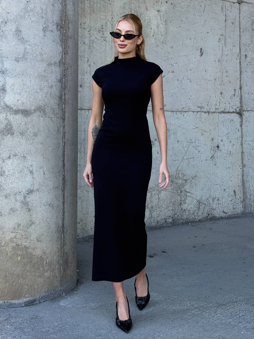 Kadın Yarım Balıkçı Yaka Kısa Kol Midi Elbise Vücudu Saran Fit Basic Elbise - Siyah