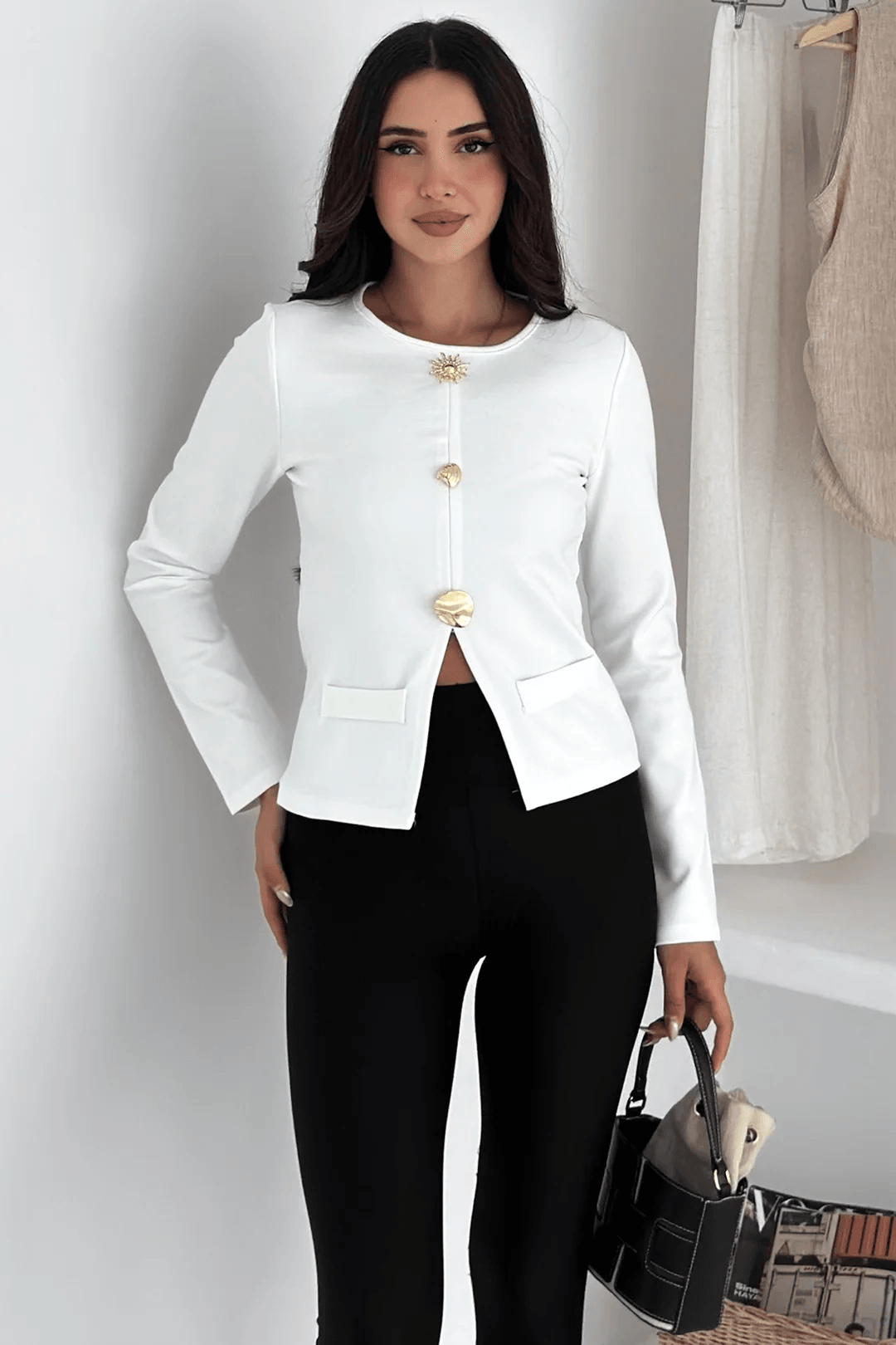 Kadın Düğme Detaylı Cepli Bluz – Karakterli & Modern Stil - Ekru