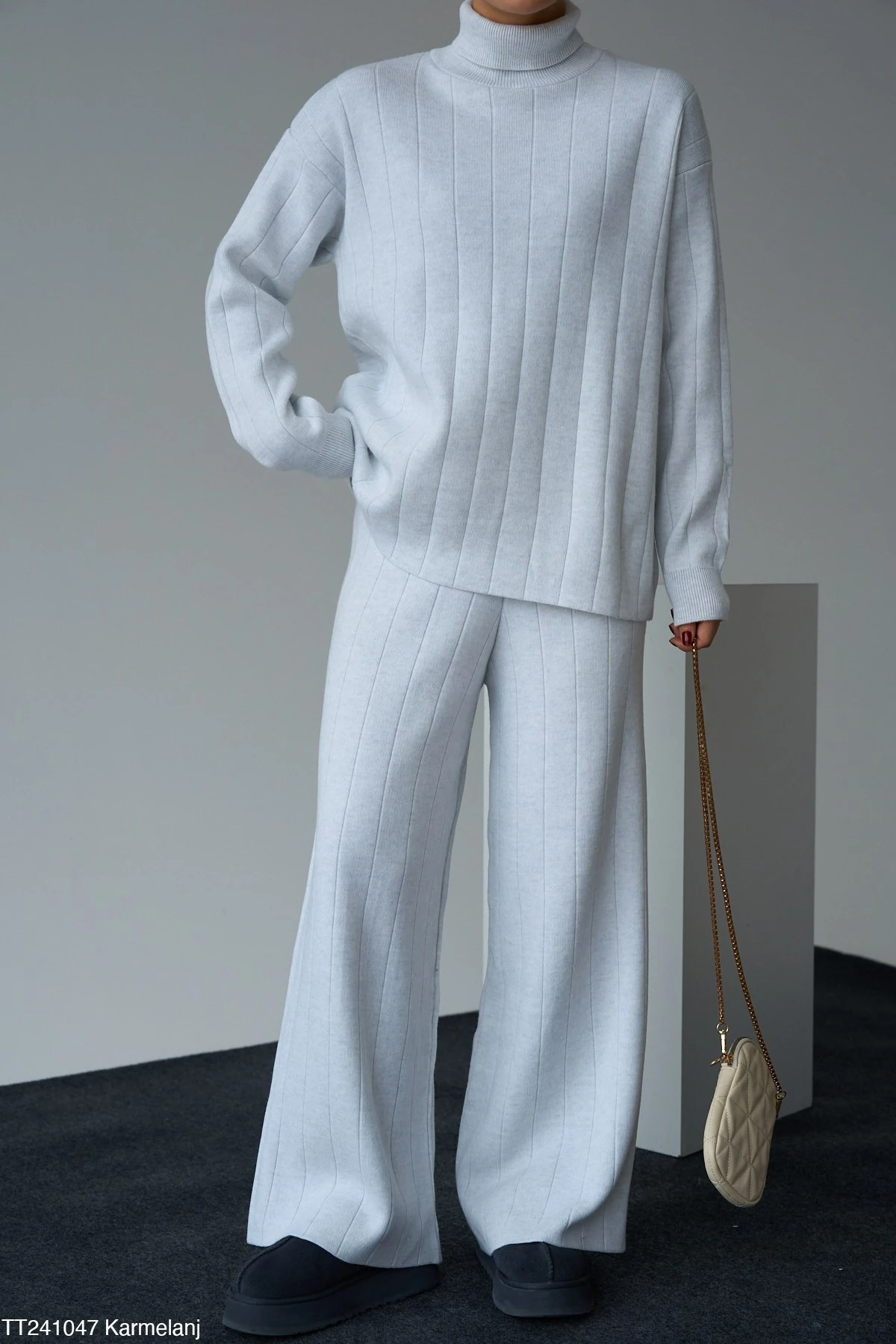 Balıkçı Yaka Oversize ve İspanyol Paça Triko Takım