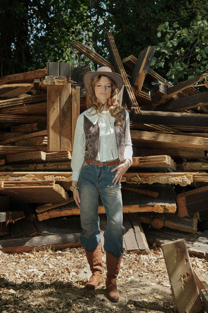 İşlemeli Süet Yelek – Western Tarz Şıklık - Kahverengi