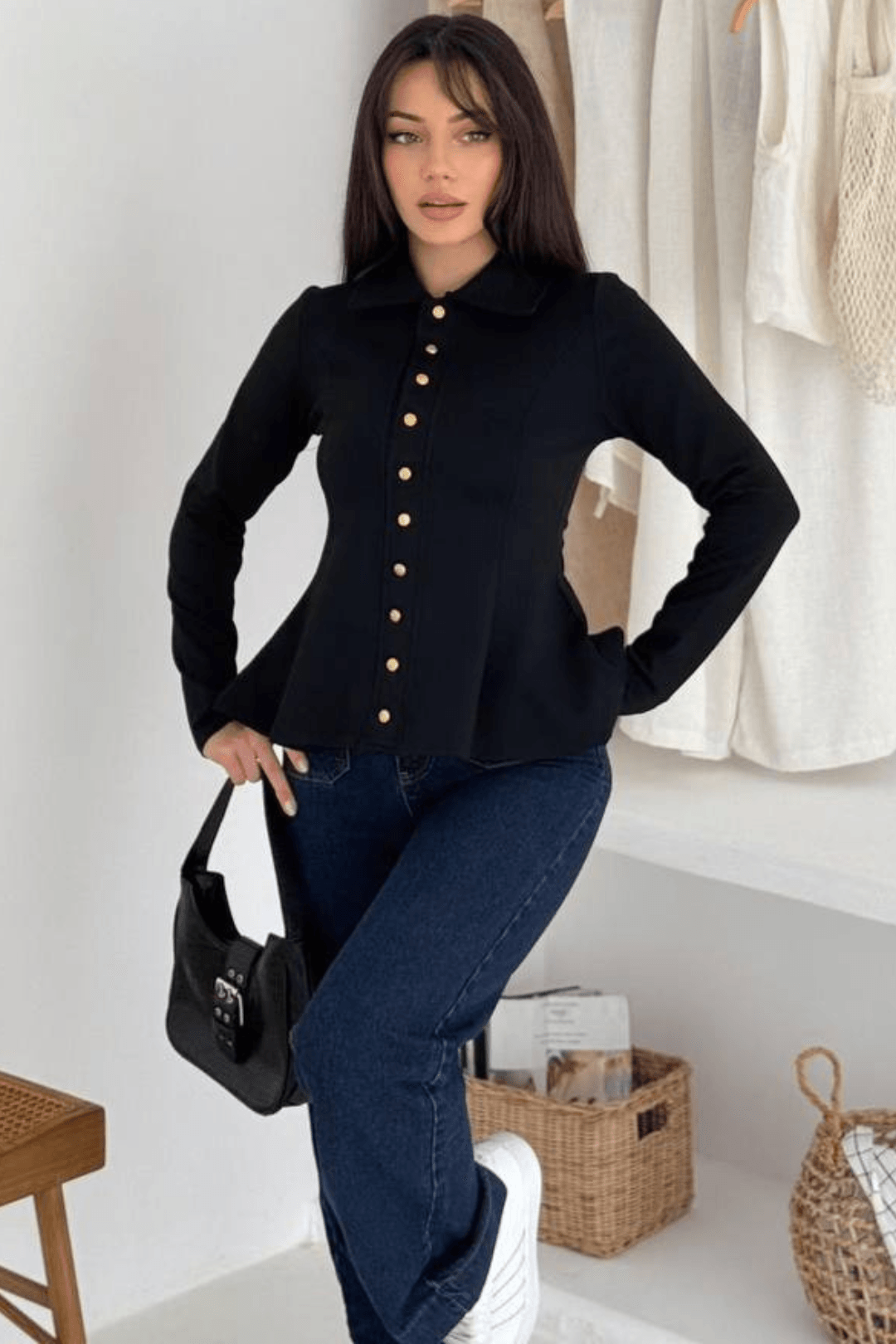 Kadın Altın Düğmeli Peplum Gömlek – Güçlü & Şehirli Stil