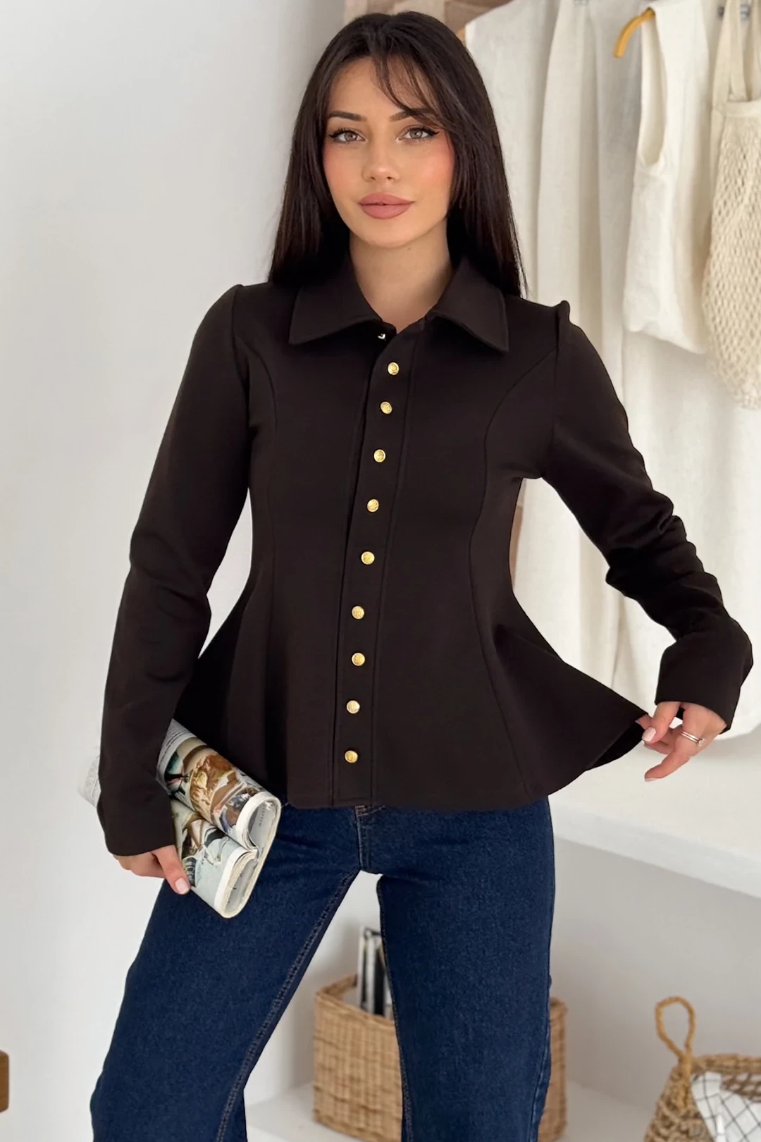 Kadın Altın Düğmeli Peplum Gömlek – Güçlü & Şehirli Stil - Kahverengi