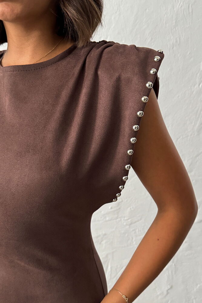 Kadın Sırt Dekolteli Omuz Vatkalı Omuz Droplu Süet Elbise - Kahverengi