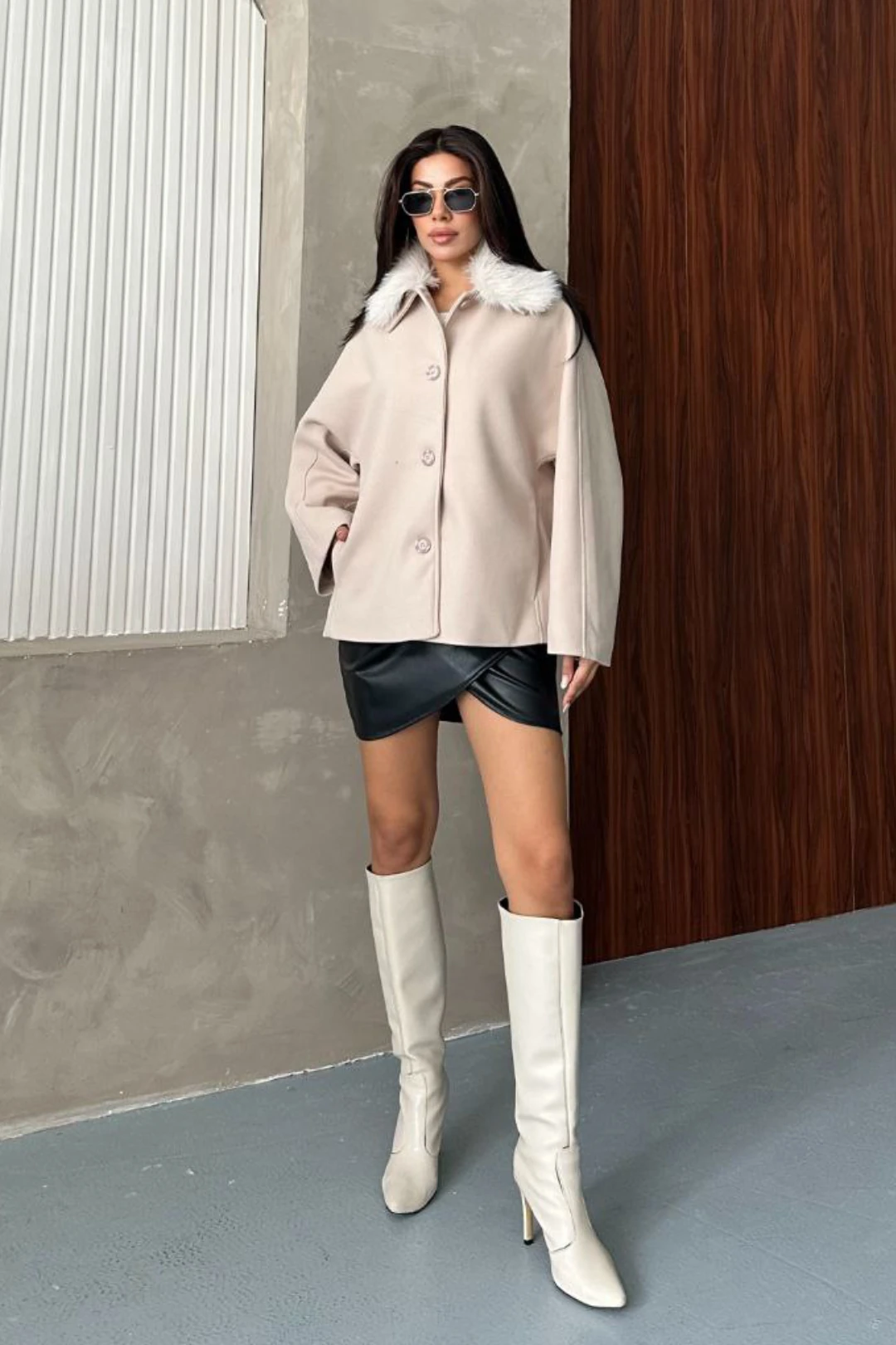 Kadın Bej Kürk Yakalı Kısa Ceket Kaşe Kumaş Oversize Geniş Kol Düğmeli Kışlık - Ekru
