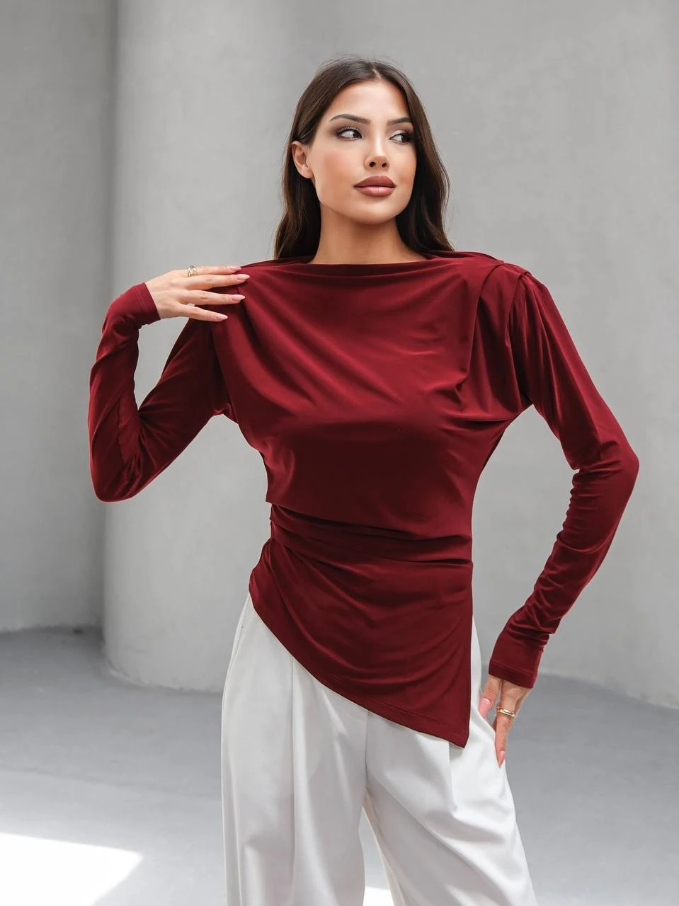 ASIMETRIK KESIM VATKALI BLUZ - Bordo