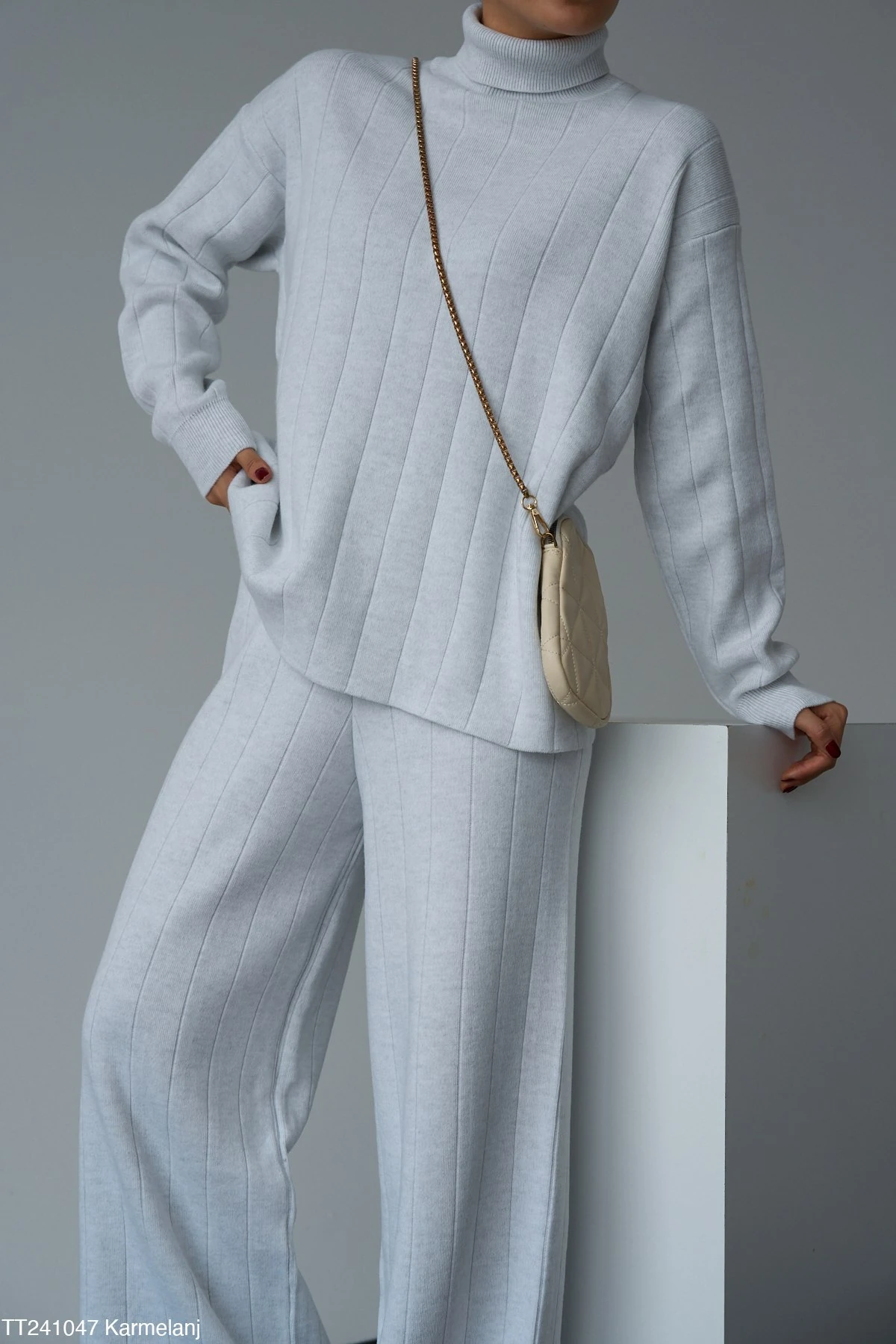 Balıkçı Yaka Oversize ve İspanyol Paça Triko Takım