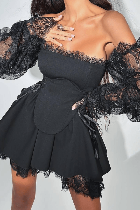 Kadın  Likralı Dantel ve Dalgıç Kumaştan Üretilmiş, Gipeli Su Yolu ve Kuşgözü Detaylı Elbise