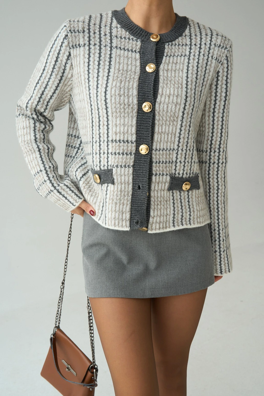 Ekose Desenli Örgü Hırka Altın Düğme Detayı