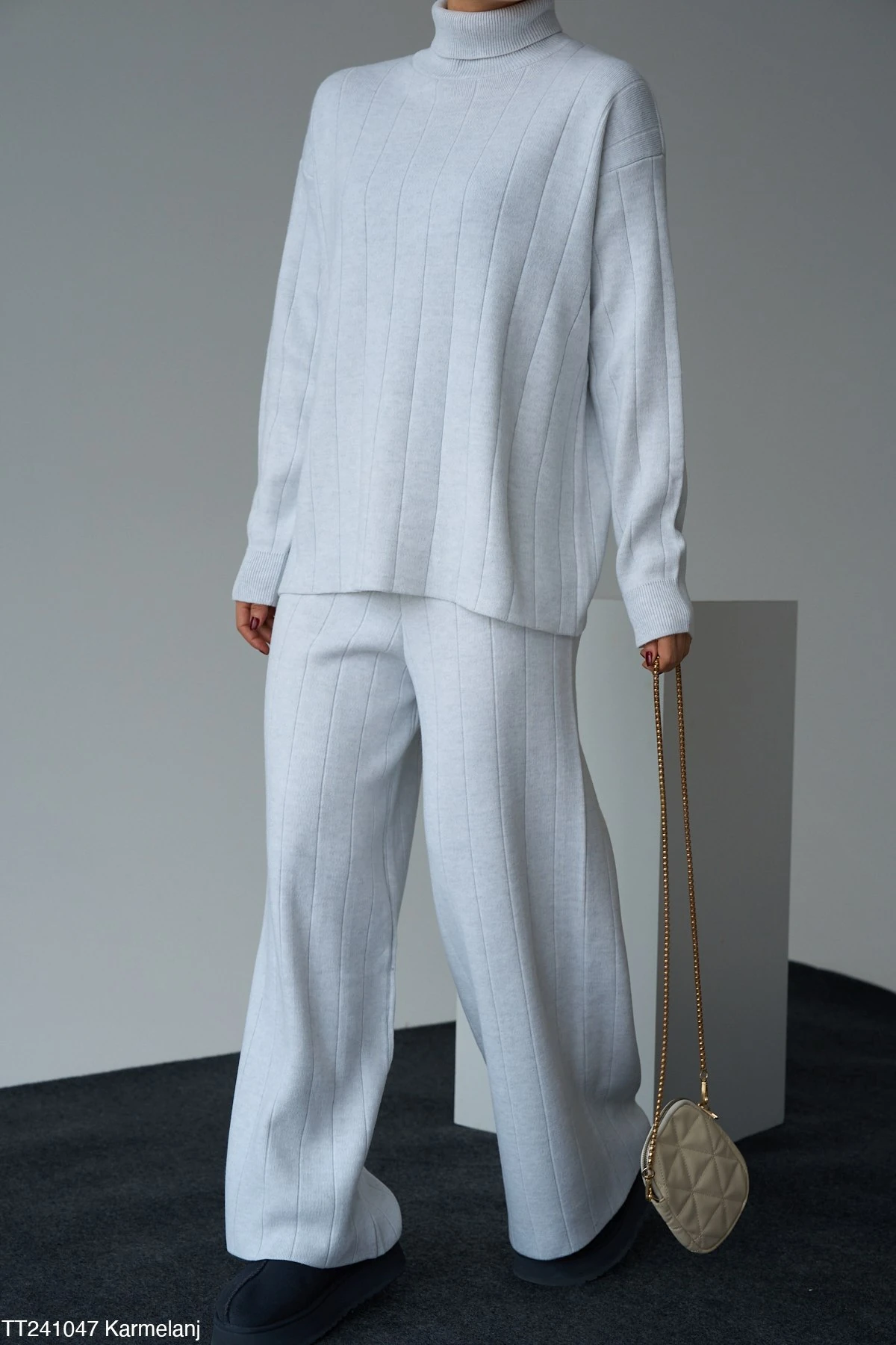 Balıkçı Yaka Oversize ve İspanyol Paça Triko Takım