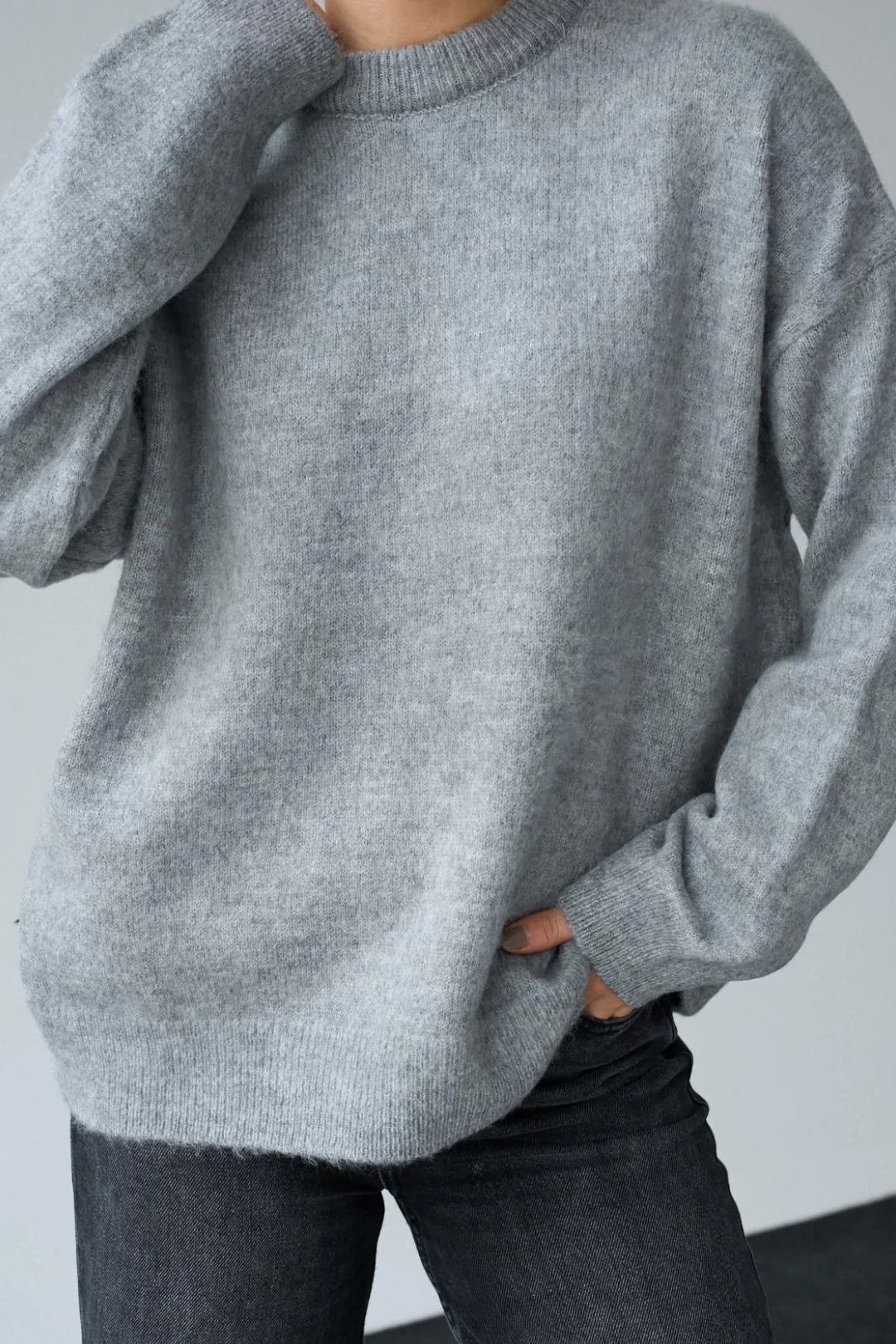 Tüylü Örgü Büyük Boy Yuvarlak Yaka Kazak Uzun Kollu Süveter - Gri