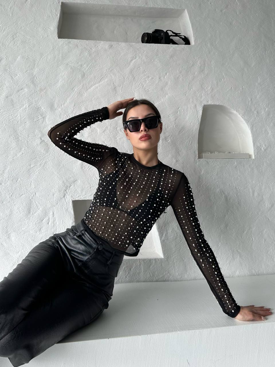 PARLAK TAŞ DETAYLI TÜL ÇITÇITLI SİYAH KADIN BODYSUİT