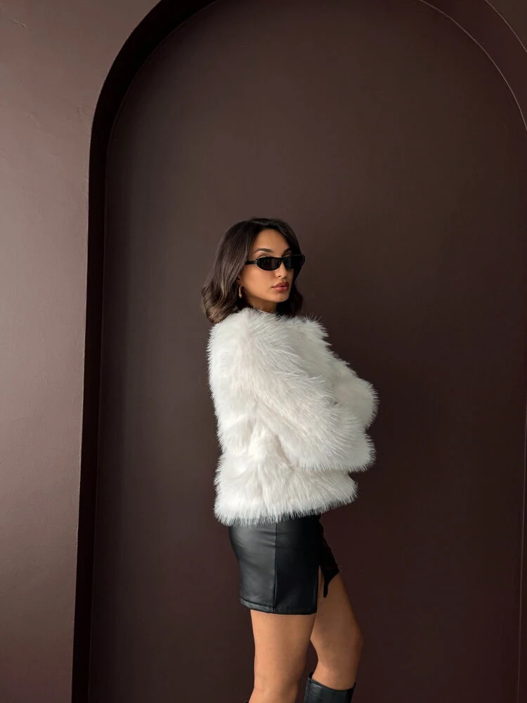 Kadın Vintage Peluş Tüylü Crop Ceket Altın Düğmeli Bisiklet Yaka Kışlık Şık Ceket - Krem