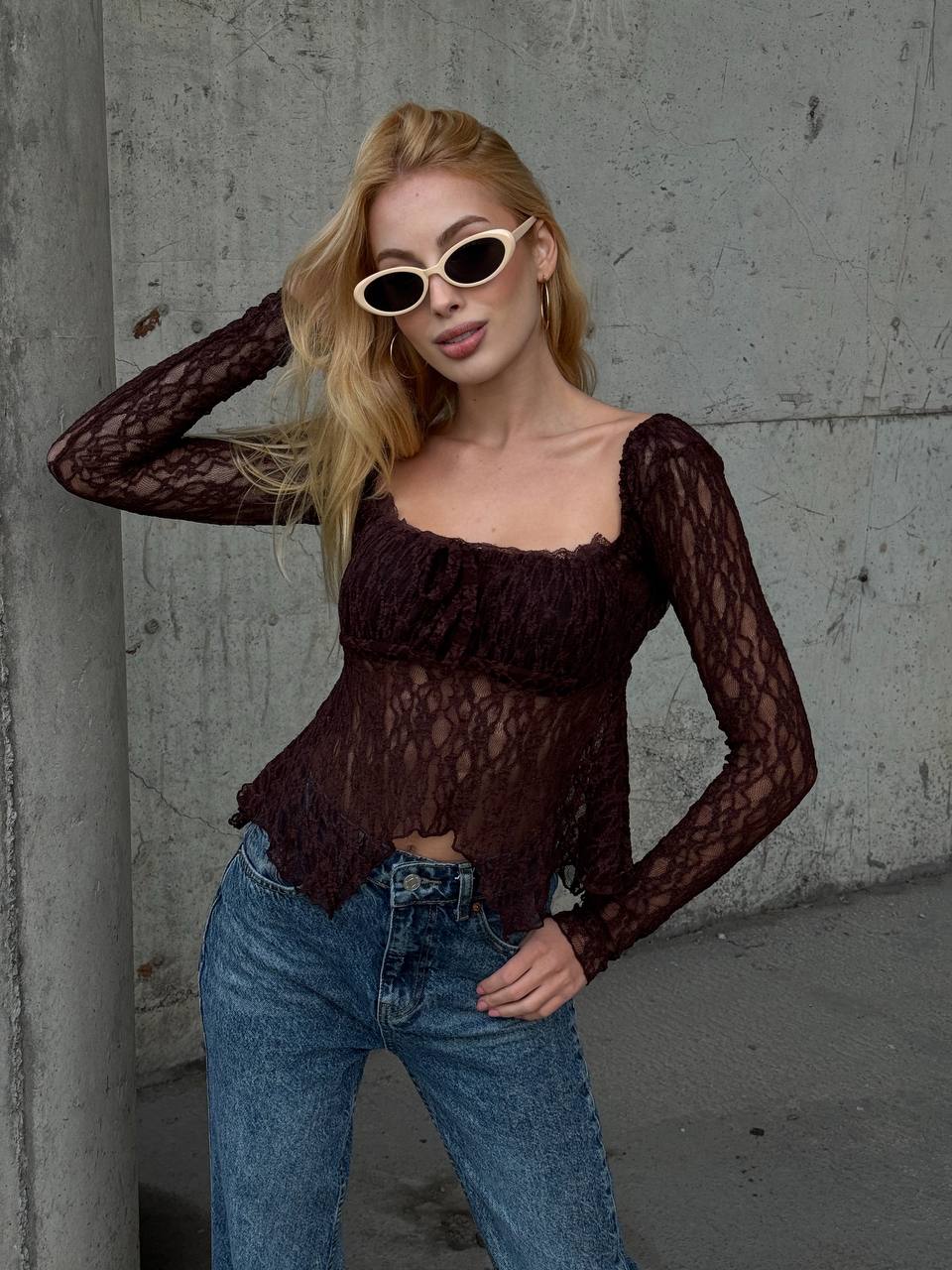 Ekru Peplum Etek Ucu Fırfırlı Güpür Bluz Uzun Kol Bağlama Detaylı Kare Yaka Şık Bluz - Kahverengi