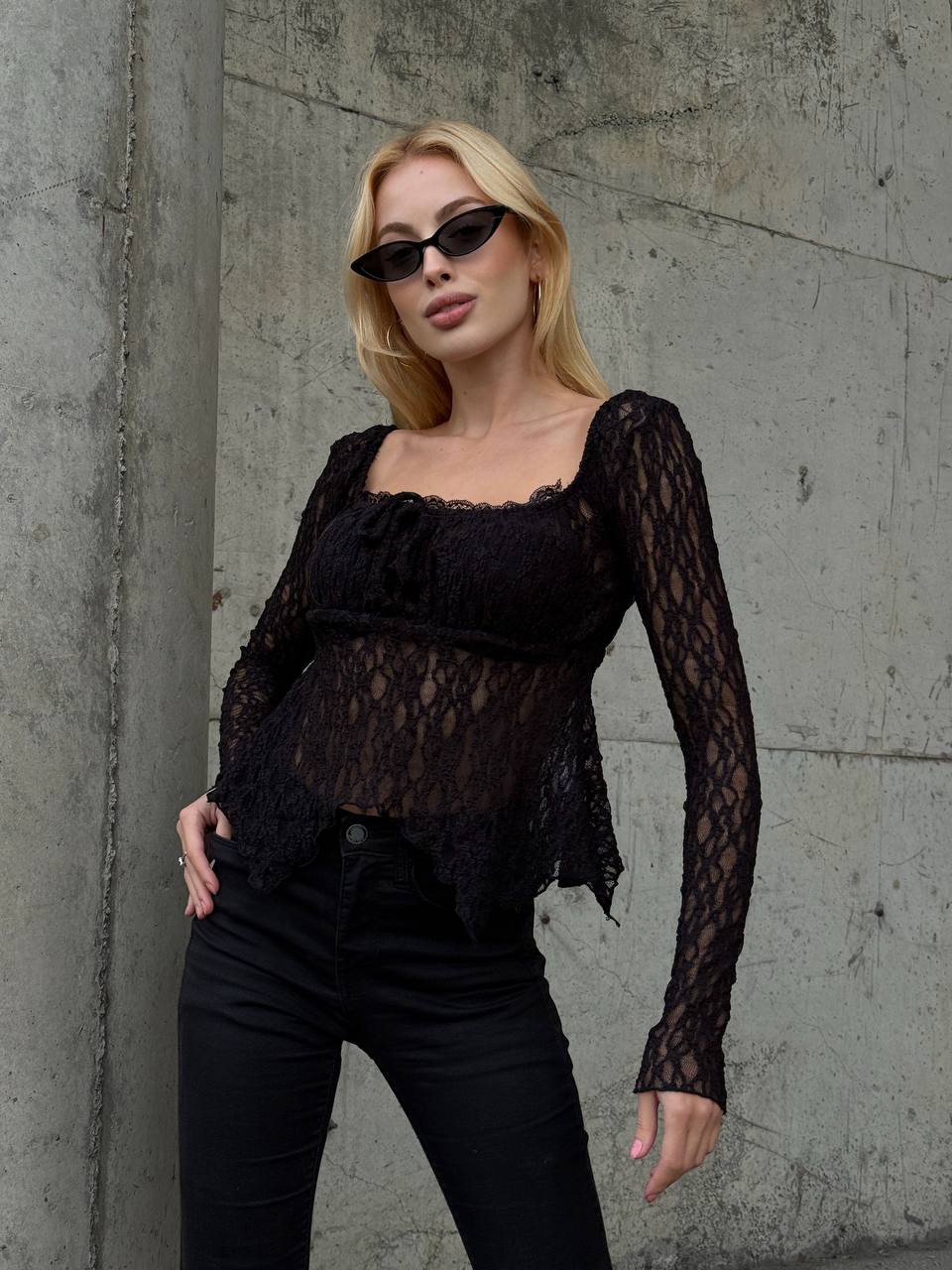 Ekru Peplum Etek Ucu Fırfırlı Güpür Bluz Uzun Kol Bağlama Detaylı Kare Yaka Şık Bluz - Siyah