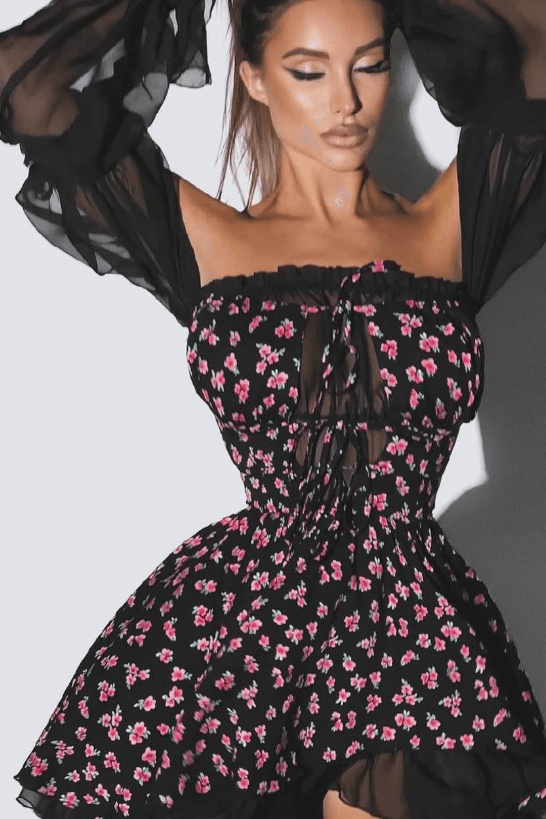  KOLLARI KUŞ GÖZLÜ ELBİSE