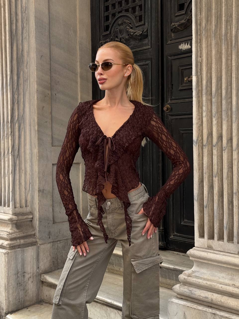 Siyah Dantel Bağlama Detaylı Bluz - Kahverengi