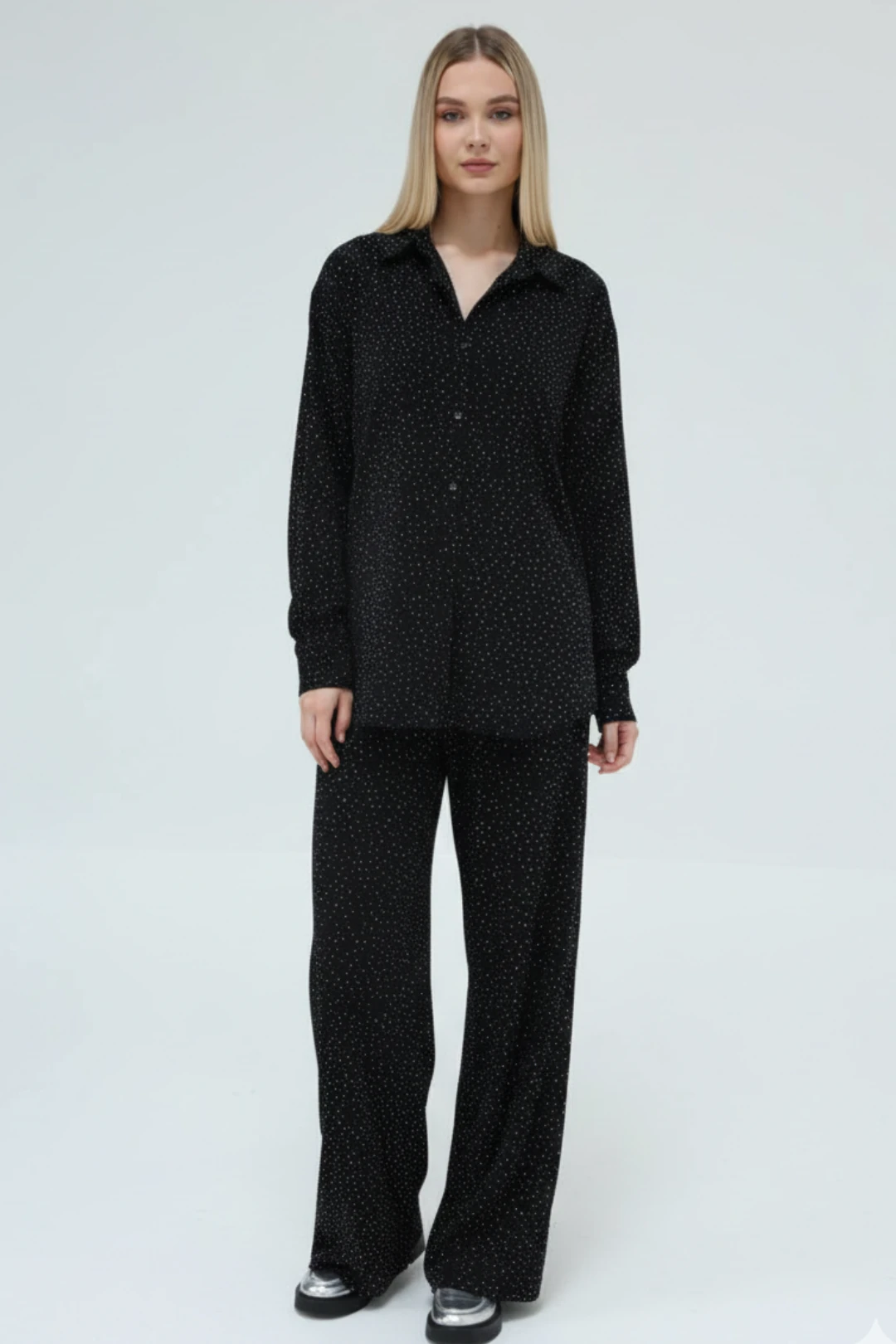 Taş Detaylı Geniş Paça Pantolon ve Düğmeli Gömlek İkili Takım