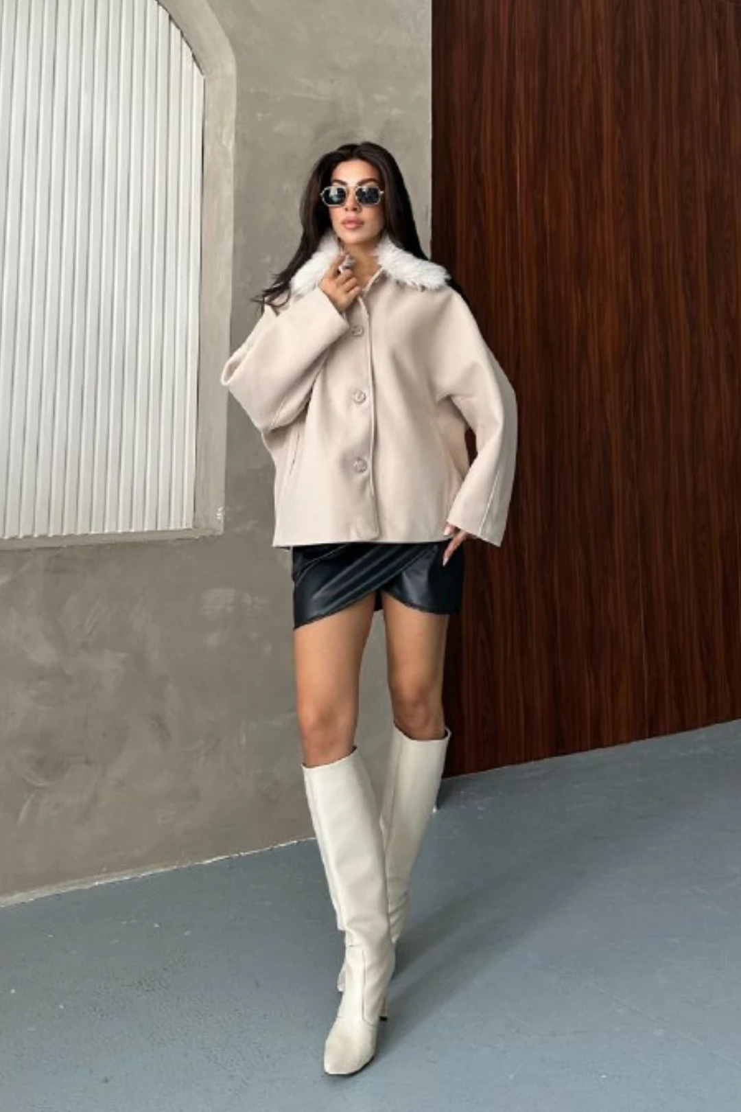 Kadın Bej Kürk Yakalı Kısa Ceket Kaşe Kumaş Oversize Geniş Kol Düğmeli Kışlık - Ekru