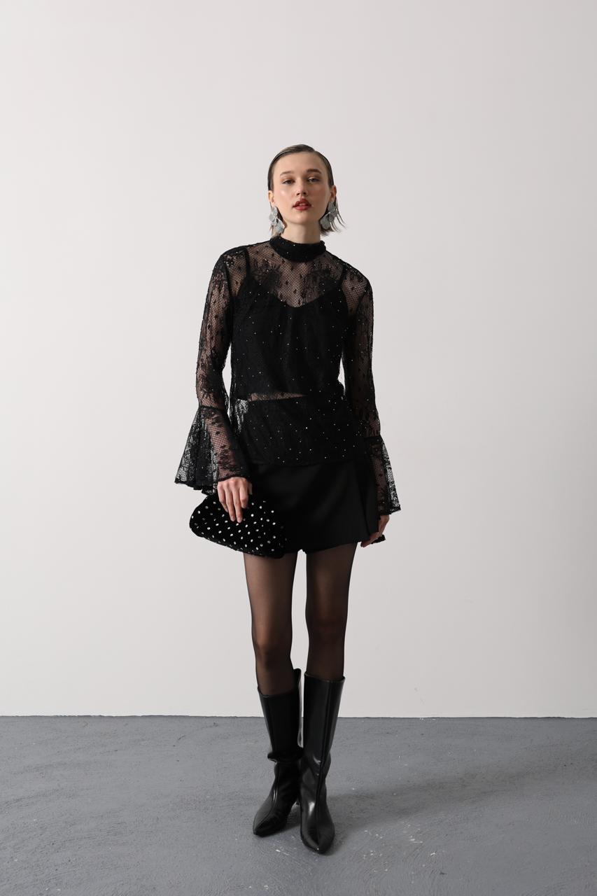 Dantelli Dik Yaka Uzun Kollu İspanyol Kol Taş Detaylı Bluz